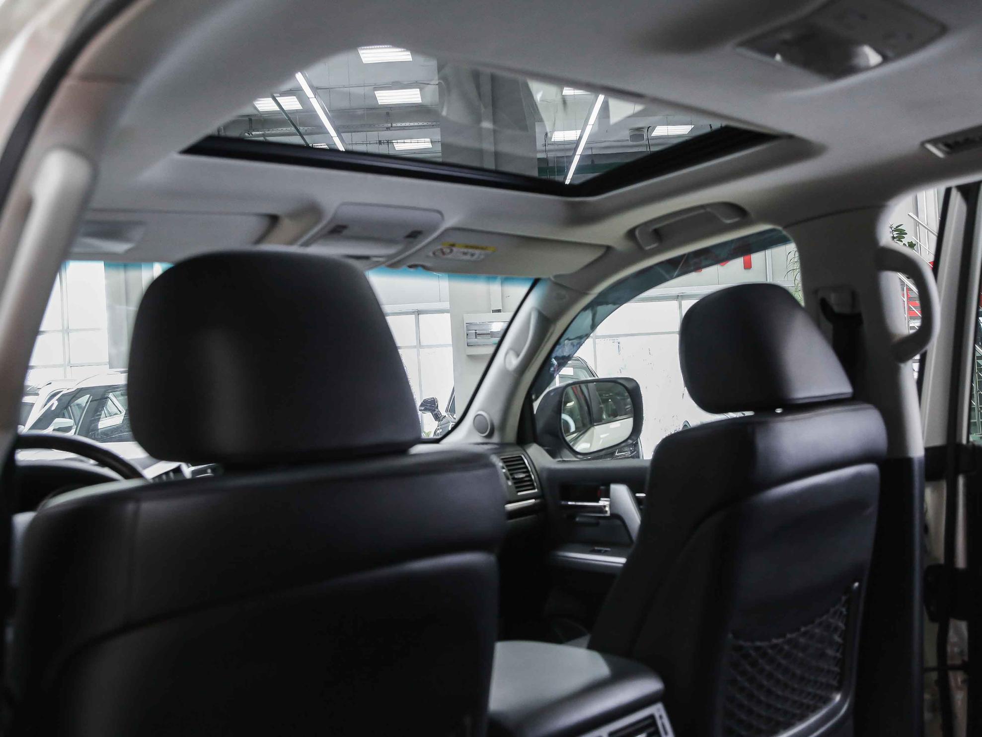 Toyota Land Cruiser 2013, белый, ДЦ Орехово