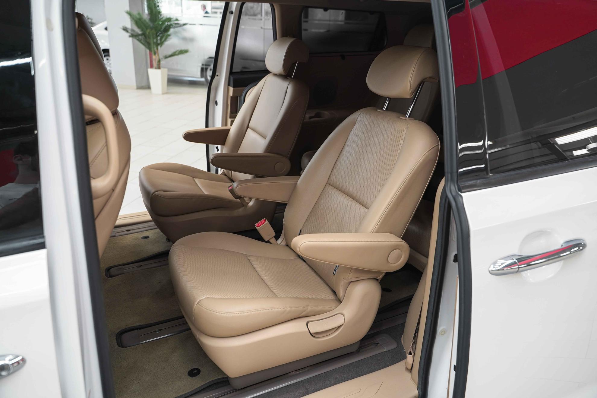 Kia Carnival 2018, белый, ДЦ Орехово