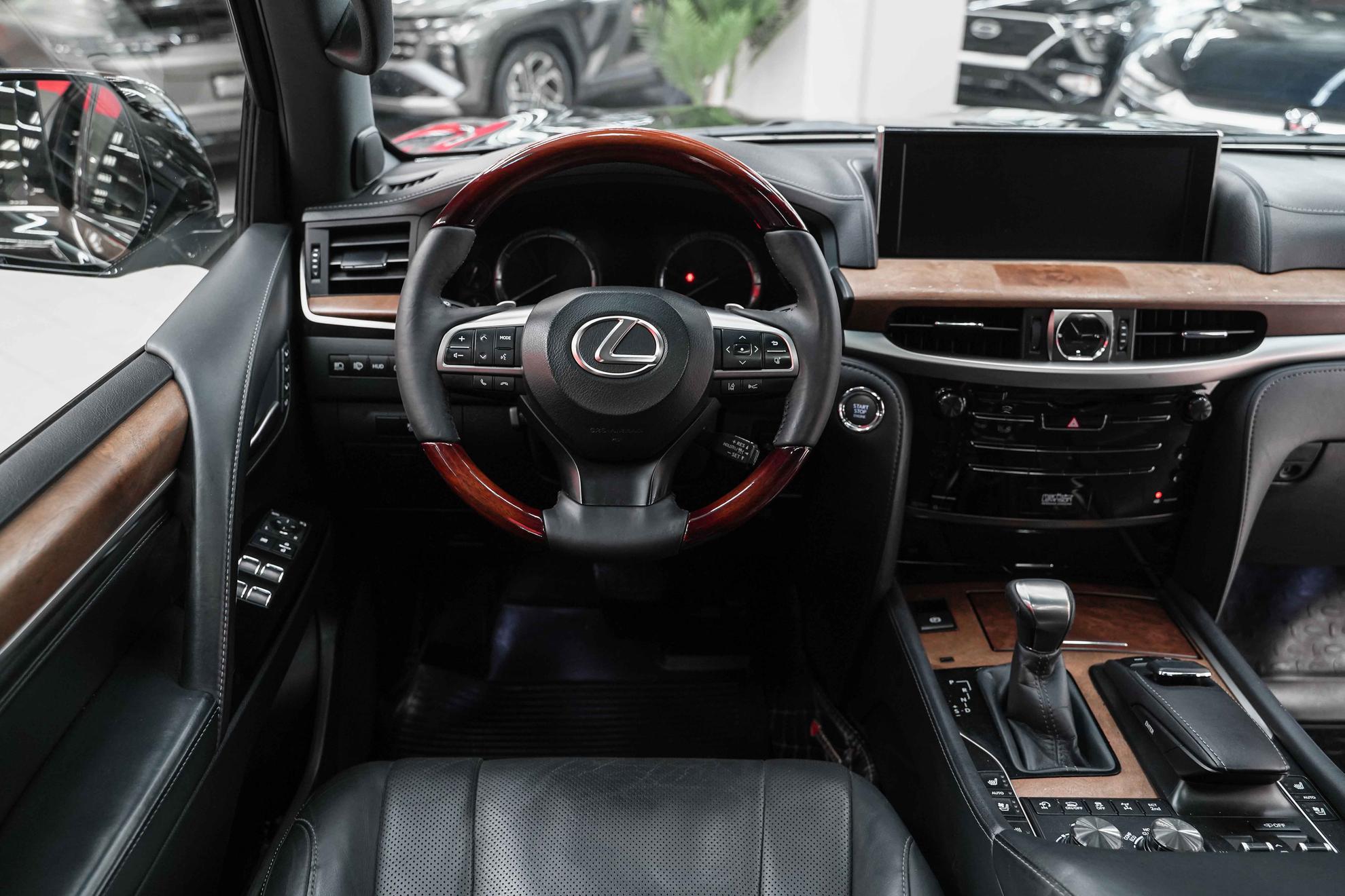 Lexus LX 2017, черный, ДЦ Орехово
