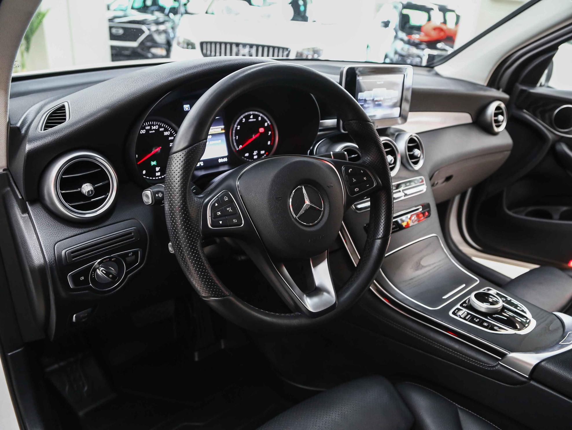 Mercedes-Benz GLC 2019, белый, ДЦ Орехово