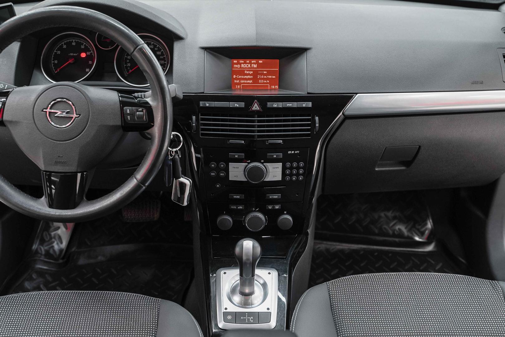 Opel Astra 2011, серебряный, ДЦ Орехово
