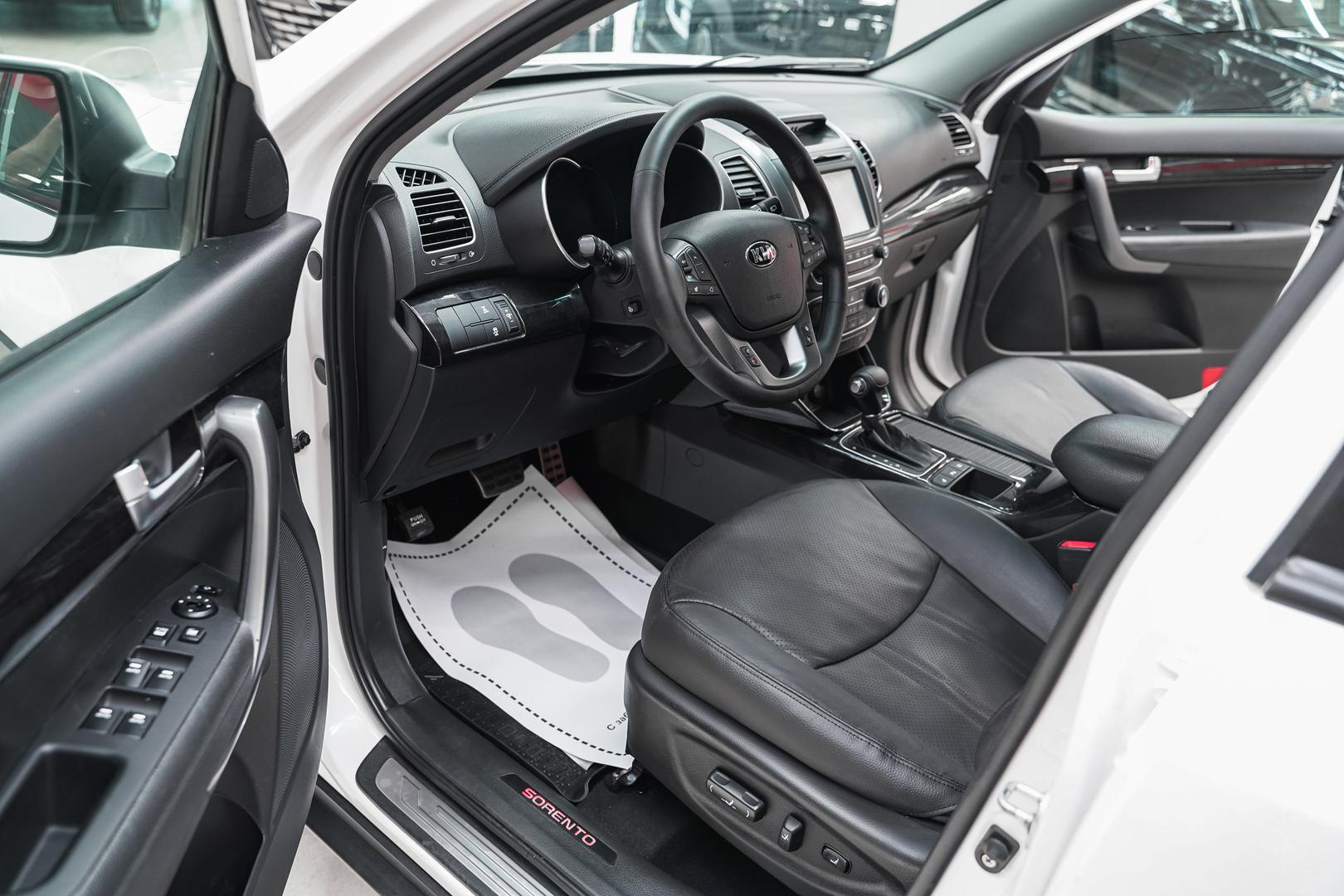 Kia Sorento 2013, белый, ДЦ Орехово