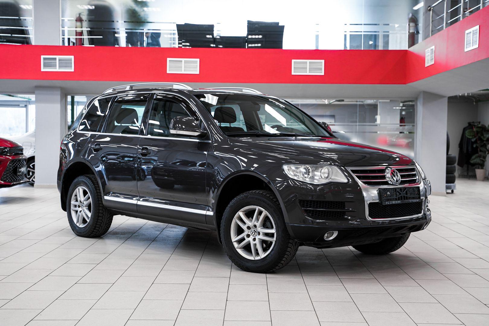 Volkswagen Touareg 2010, серый, ДЦ Орехово