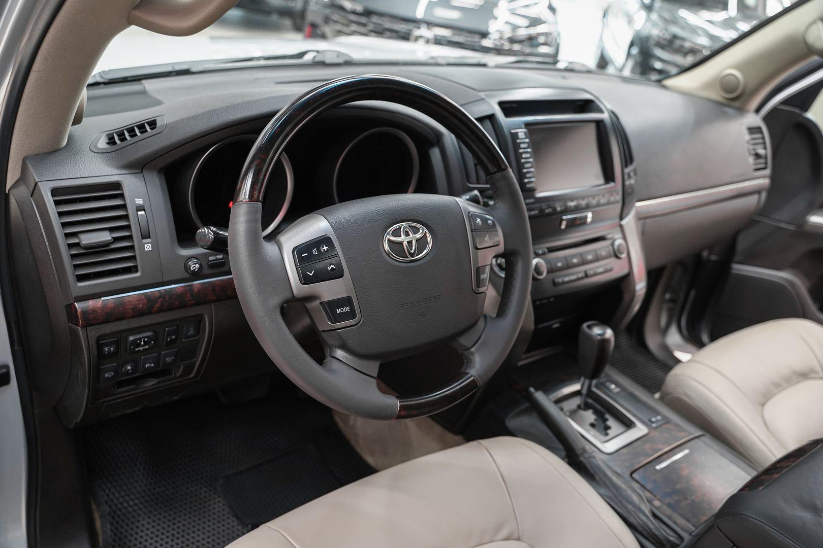 Toyota Land Cruiser 2008, серый, ДЦ Орехово