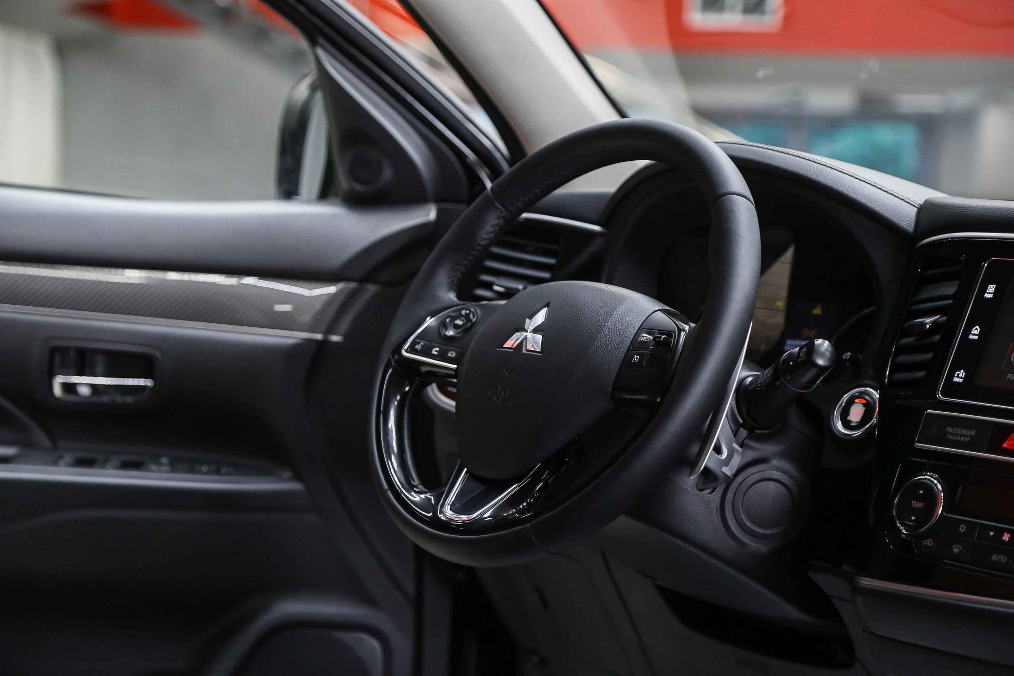 Mitsubishi Outlander 2019, черный, ДЦ Орехово