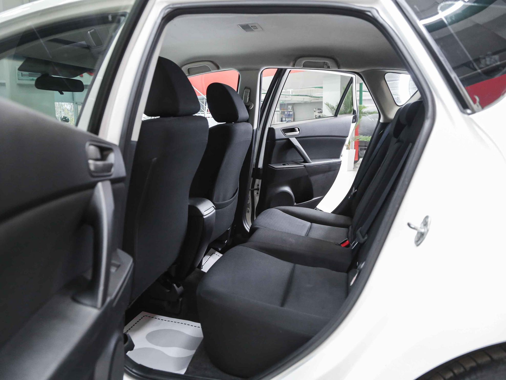 Mazda 3 2010, белый, ДЦ Орехово