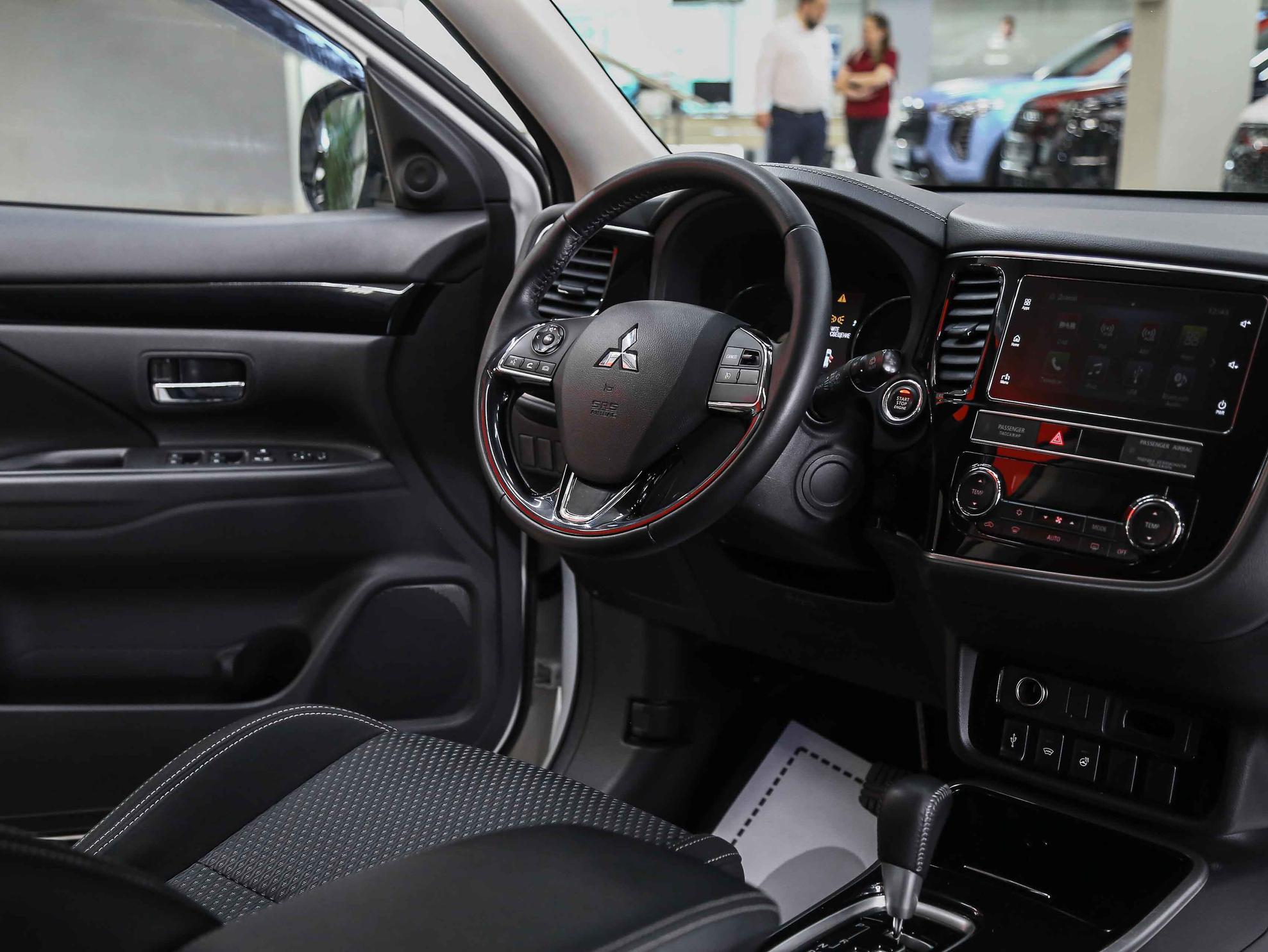 Mitsubishi Outlander 2019, белый, ДЦ Орехово