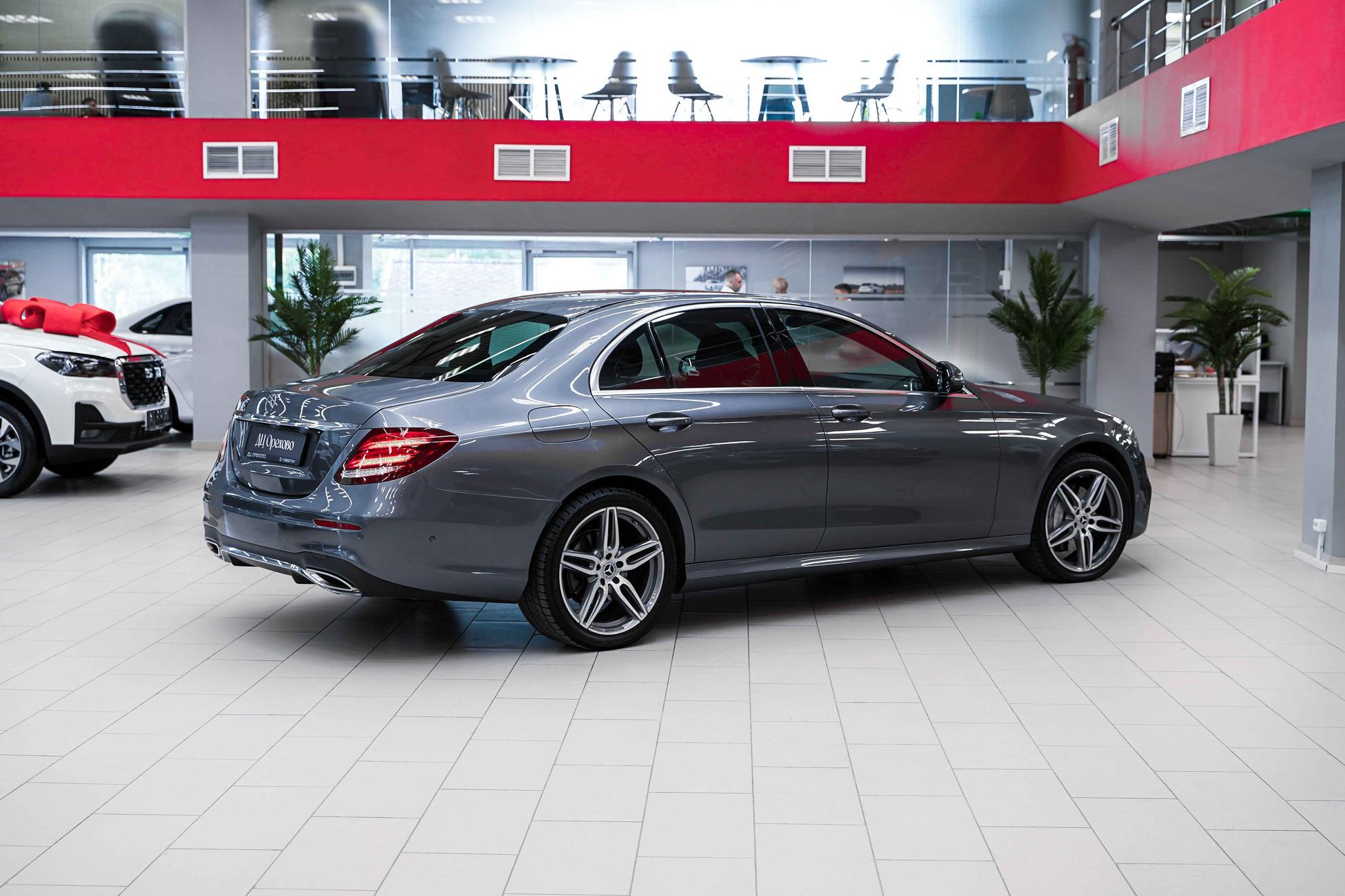 Mercedes-Benz E-Класс 2017, серый, ДЦ Орехово