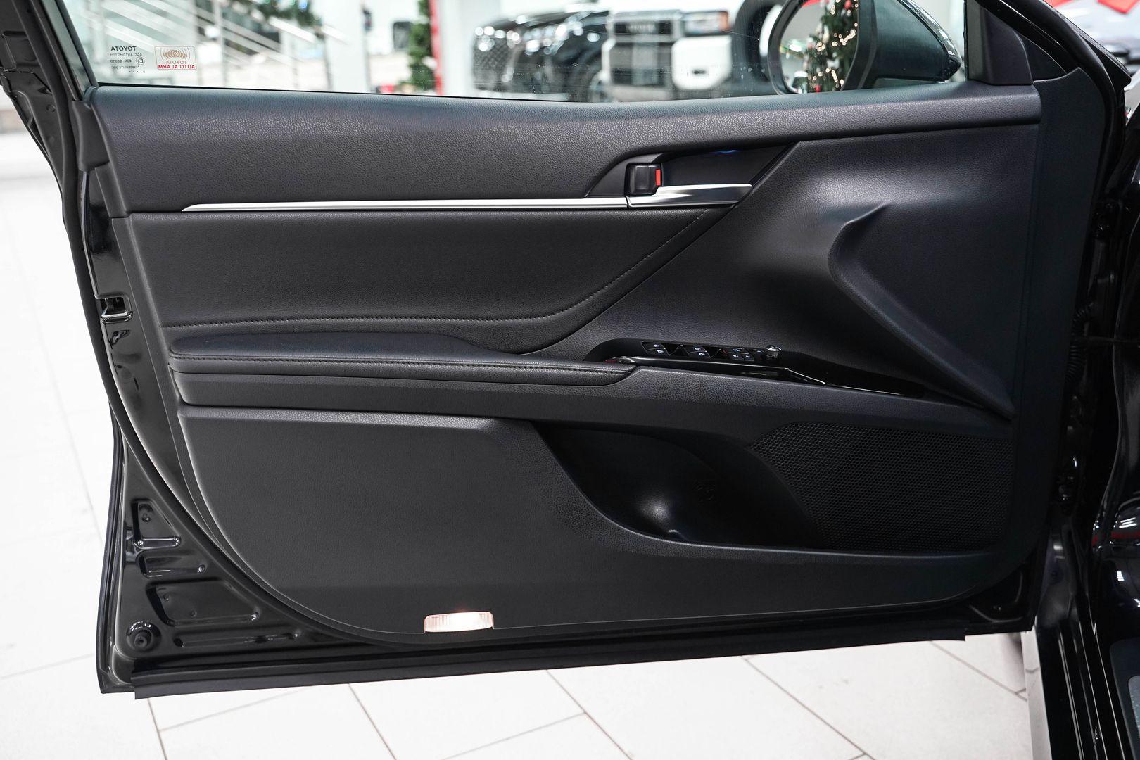 Toyota Camry 2018, черный, ДЦ Орехово