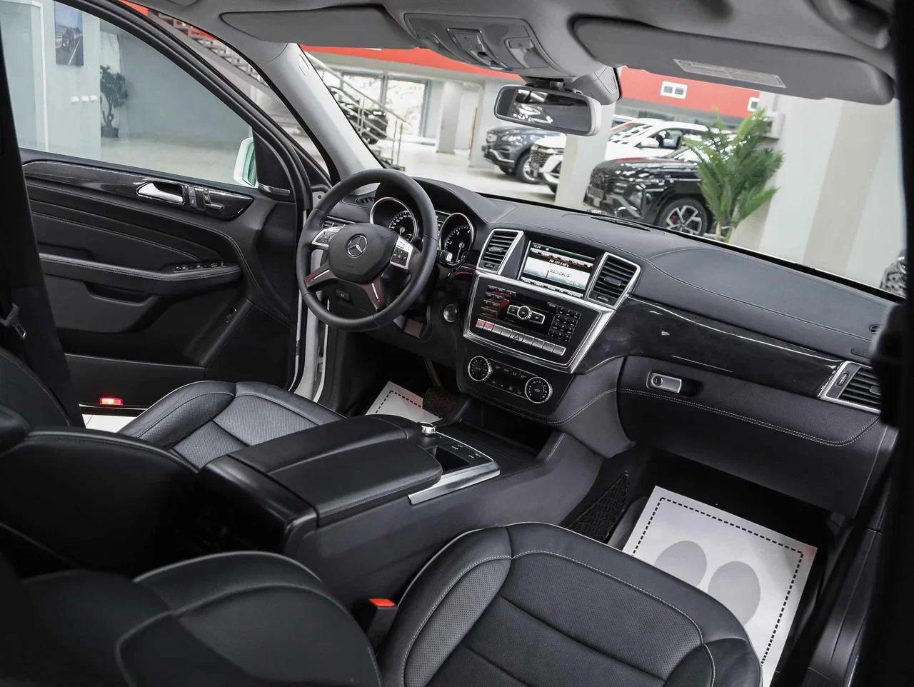 Mercedes-Benz M-Класс 2013, белый, ДЦ Орехово