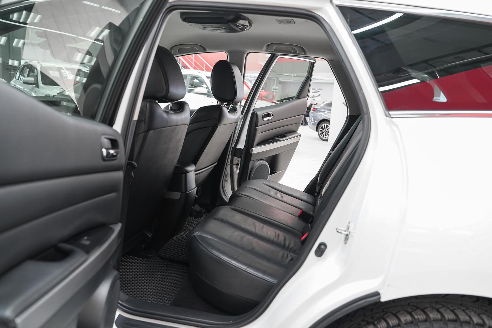 Mazda CX-7 2011, белый, ДЦ Орехово