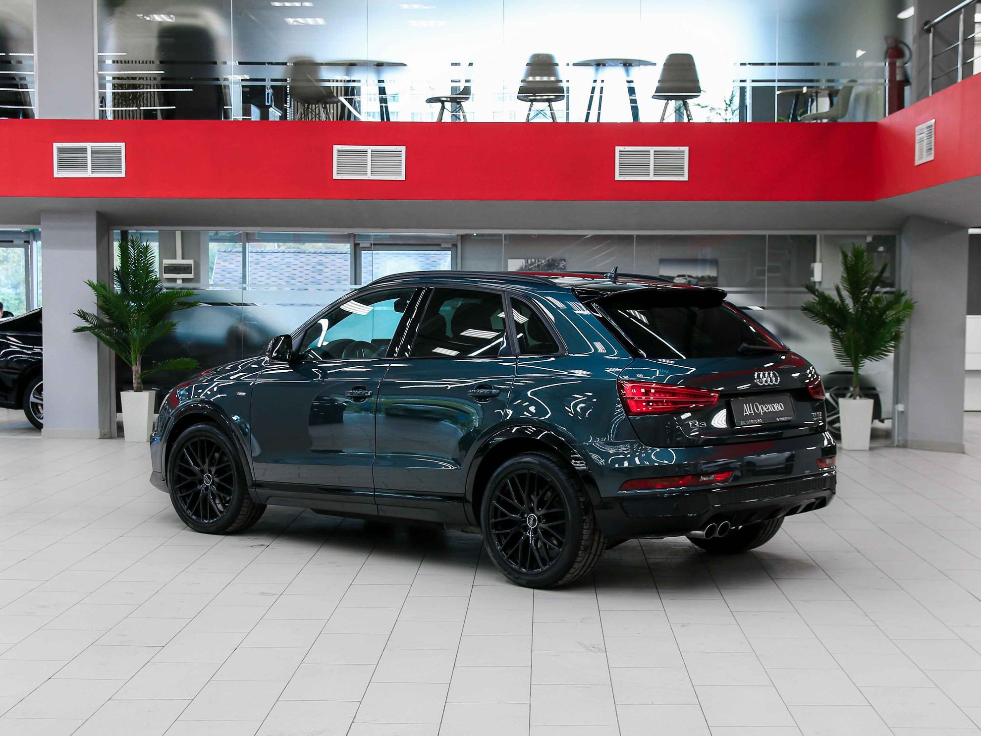 Audi Q3 2017, зеленый, ДЦ Орехово