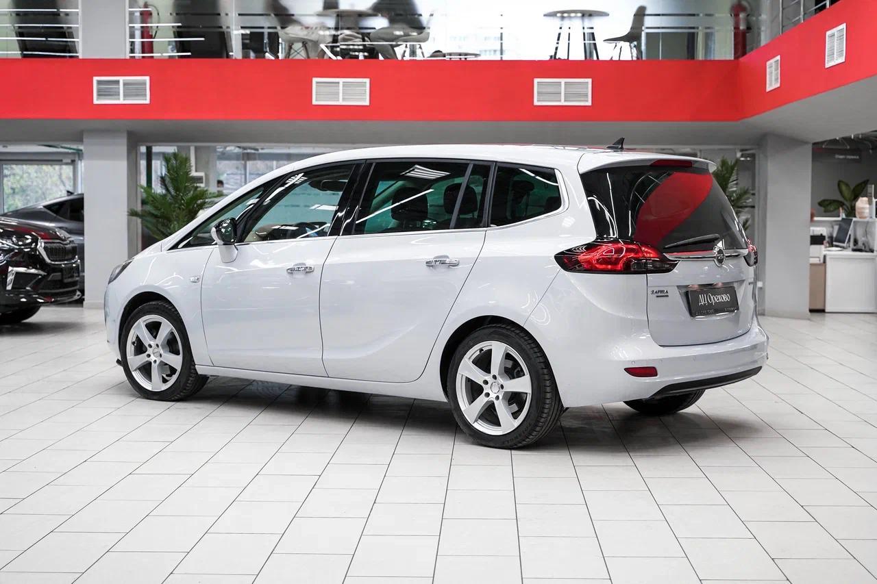 Opel Zafira 2013, белый, ДЦ Орехово