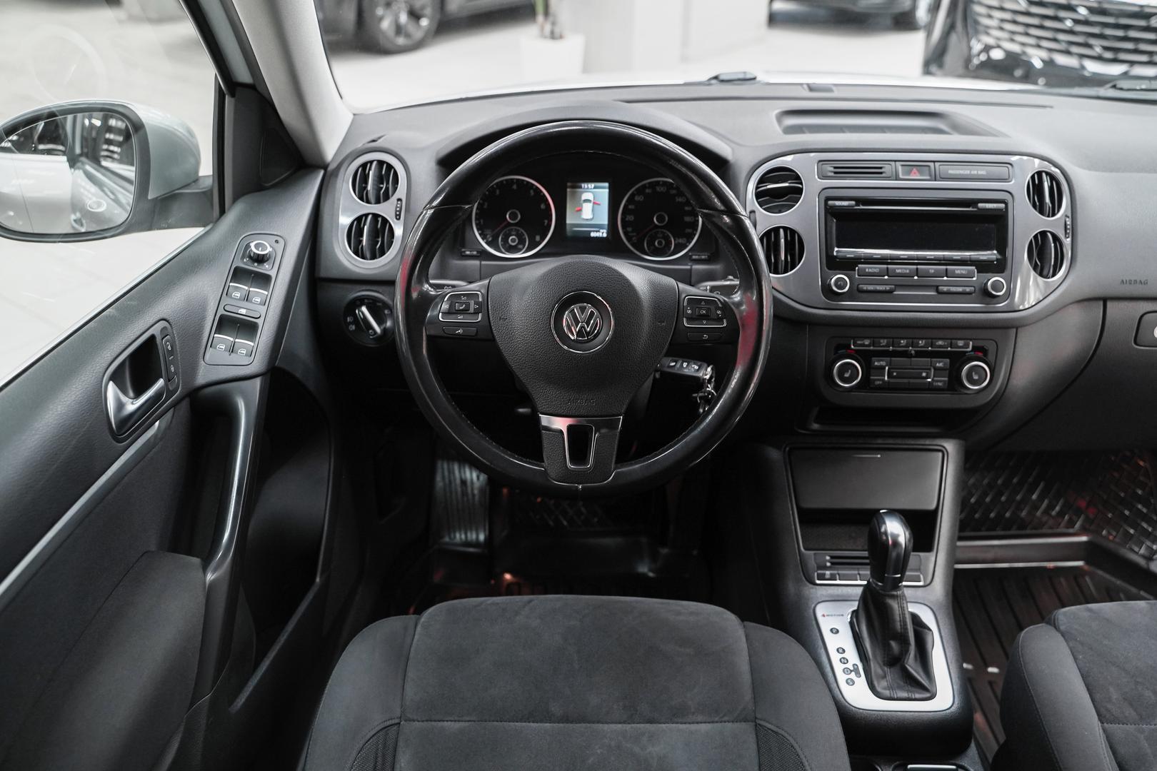 Volkswagen Tiguan 2012, серебряный, ДЦ Орехово