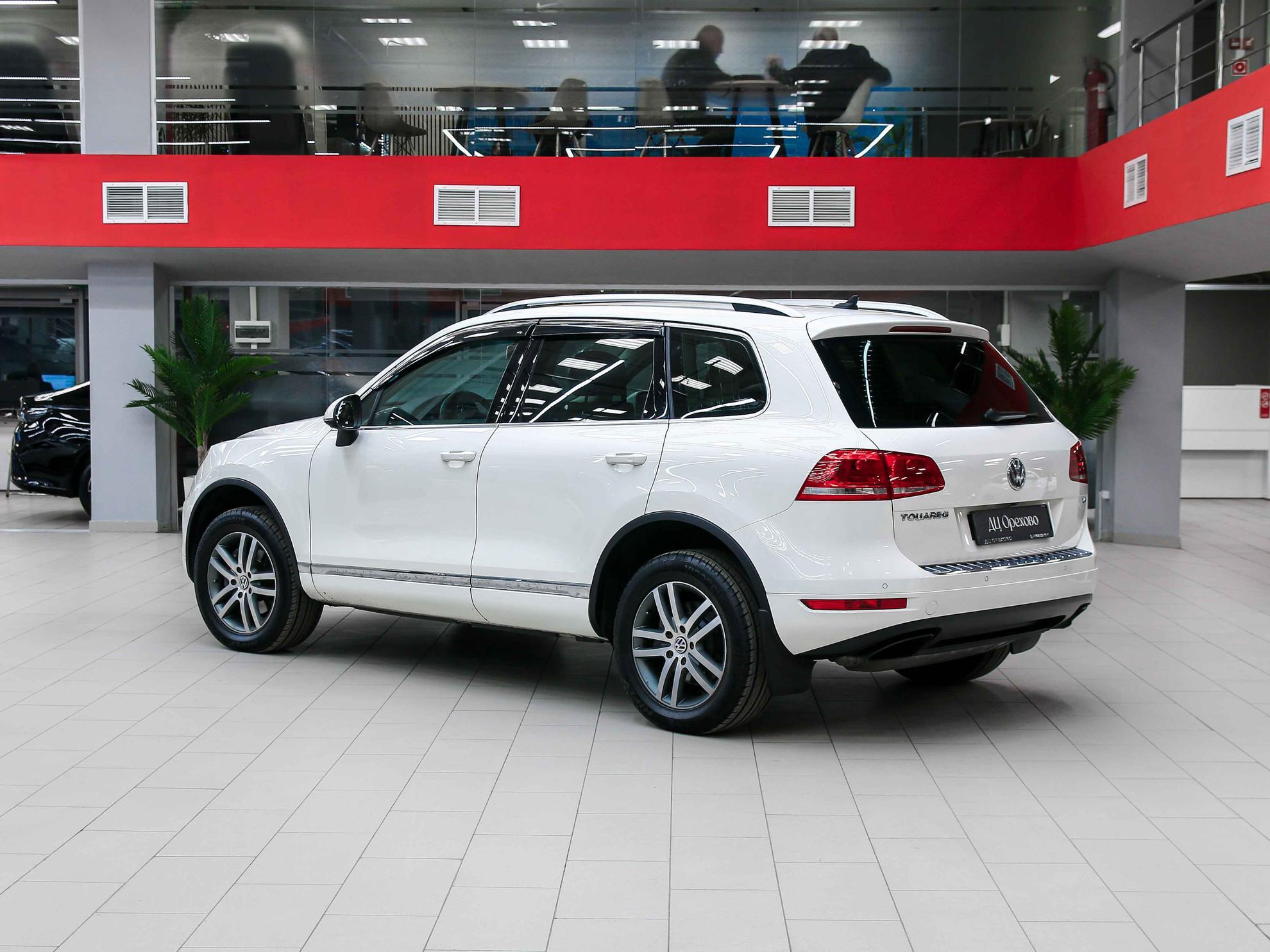 Volkswagen Touareg 2011, белый, ДЦ Орехово