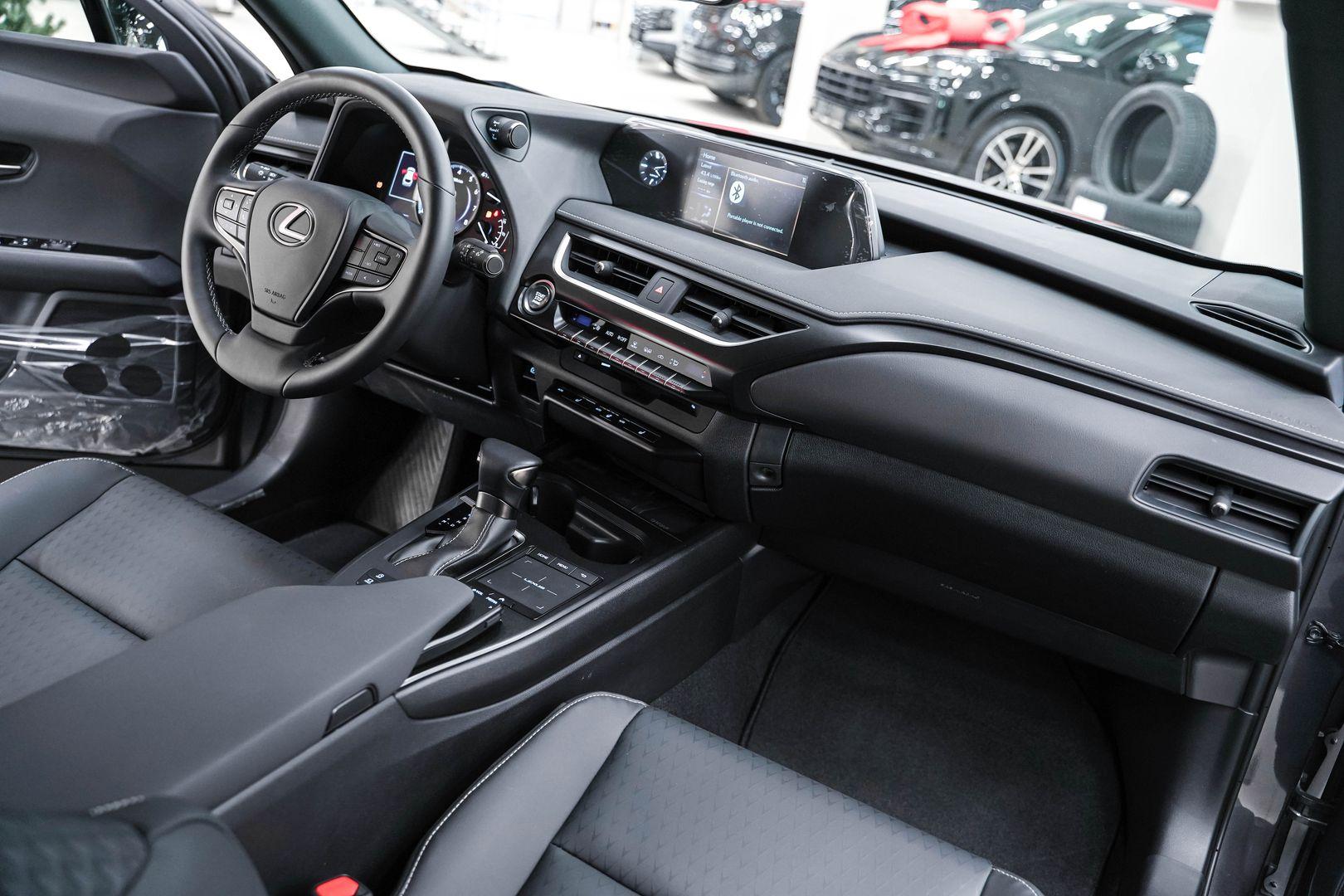 Lexus UX 2022, серый, ДЦ Орехово