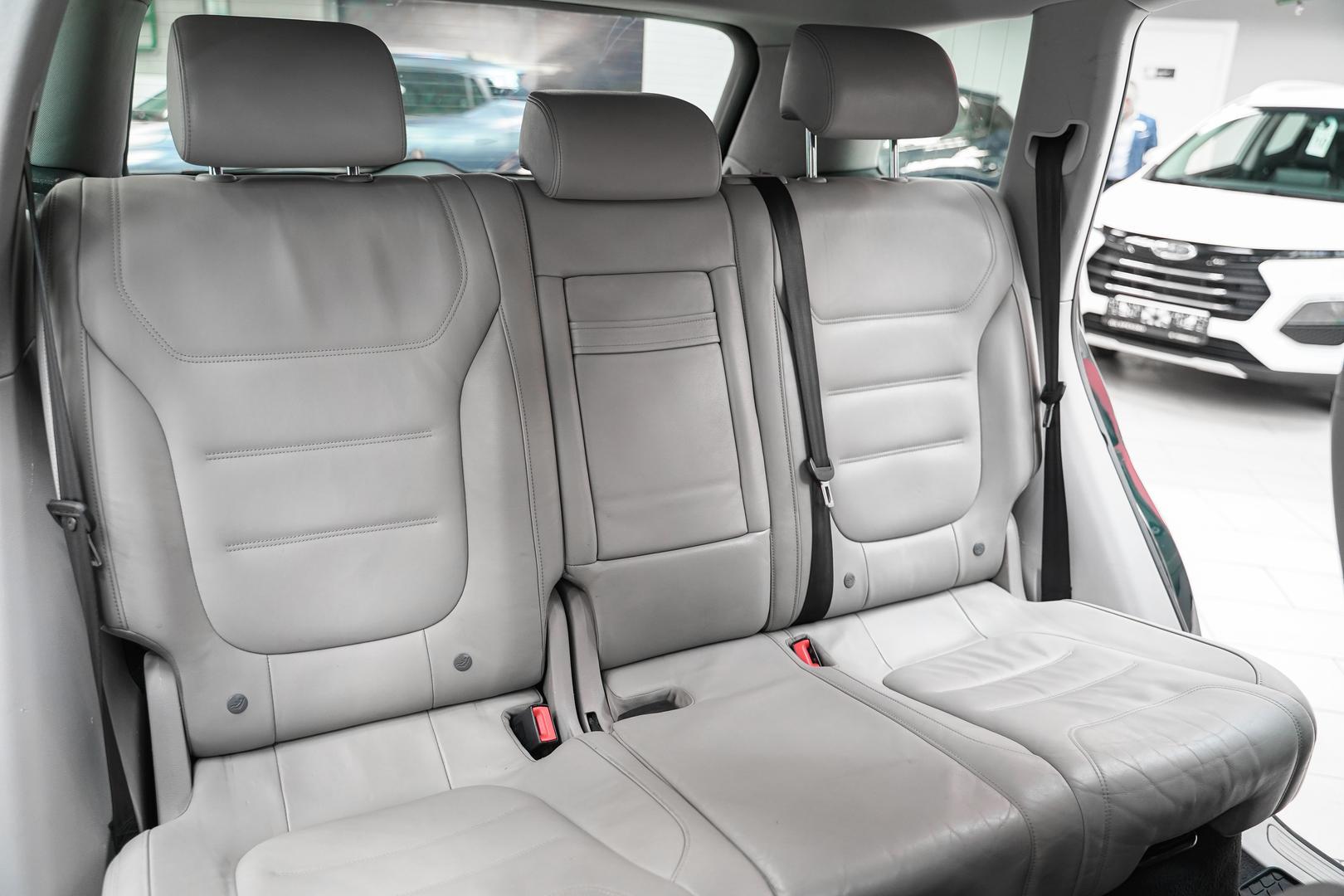 Volkswagen Touareg 2011, зеленый, ДЦ Орехово