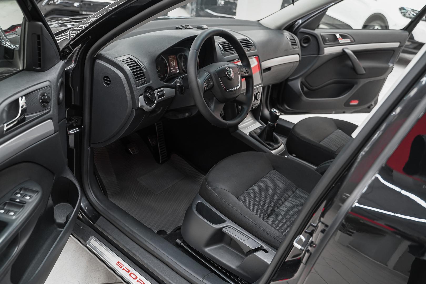 Skoda Octavia 2012, черный, ДЦ Орехово