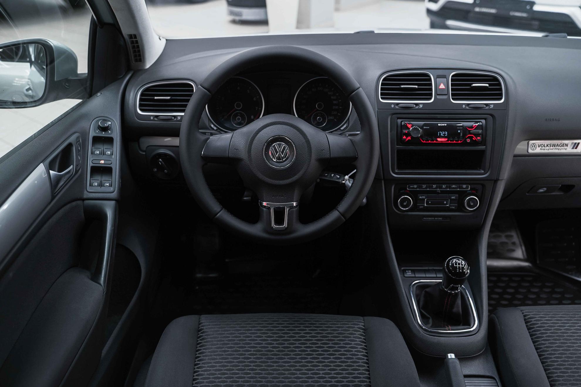 Volkswagen Golf 2012, серебряный, ДЦ Орехово