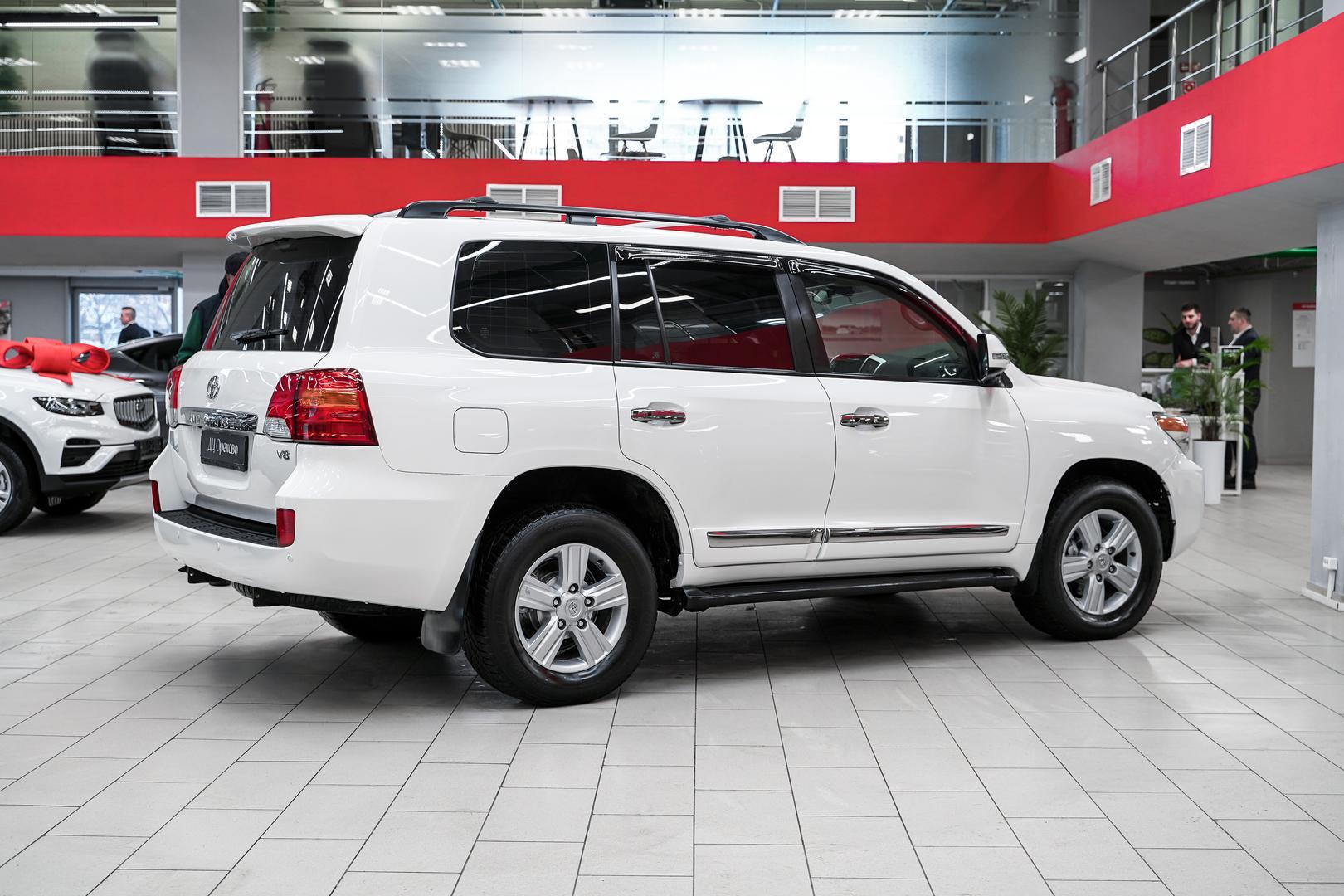 Toyota Land Cruiser 2012, белый, ДЦ Орехово