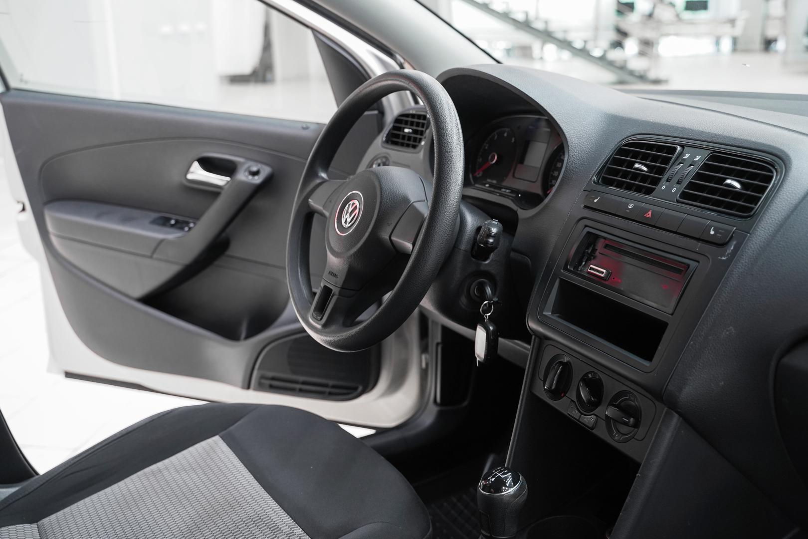 Volkswagen Polo 2012, серебряный, ДЦ Орехово