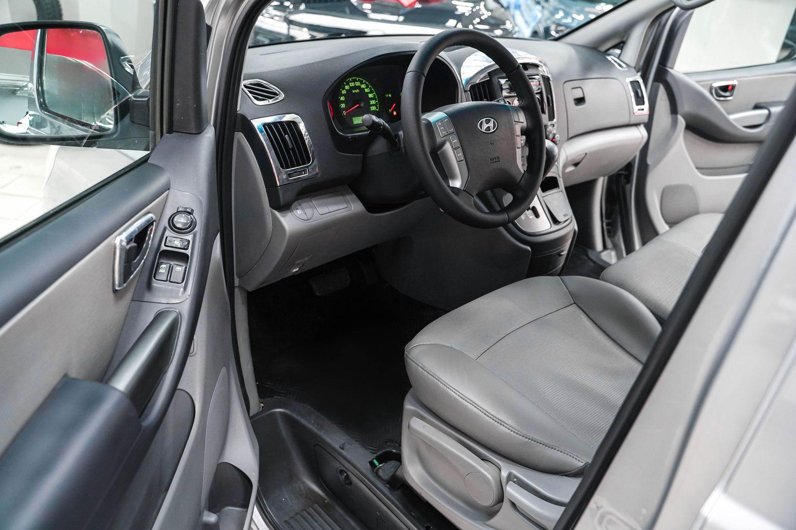 Hyundai Grand Starex 2011, серый, ДЦ Орехово