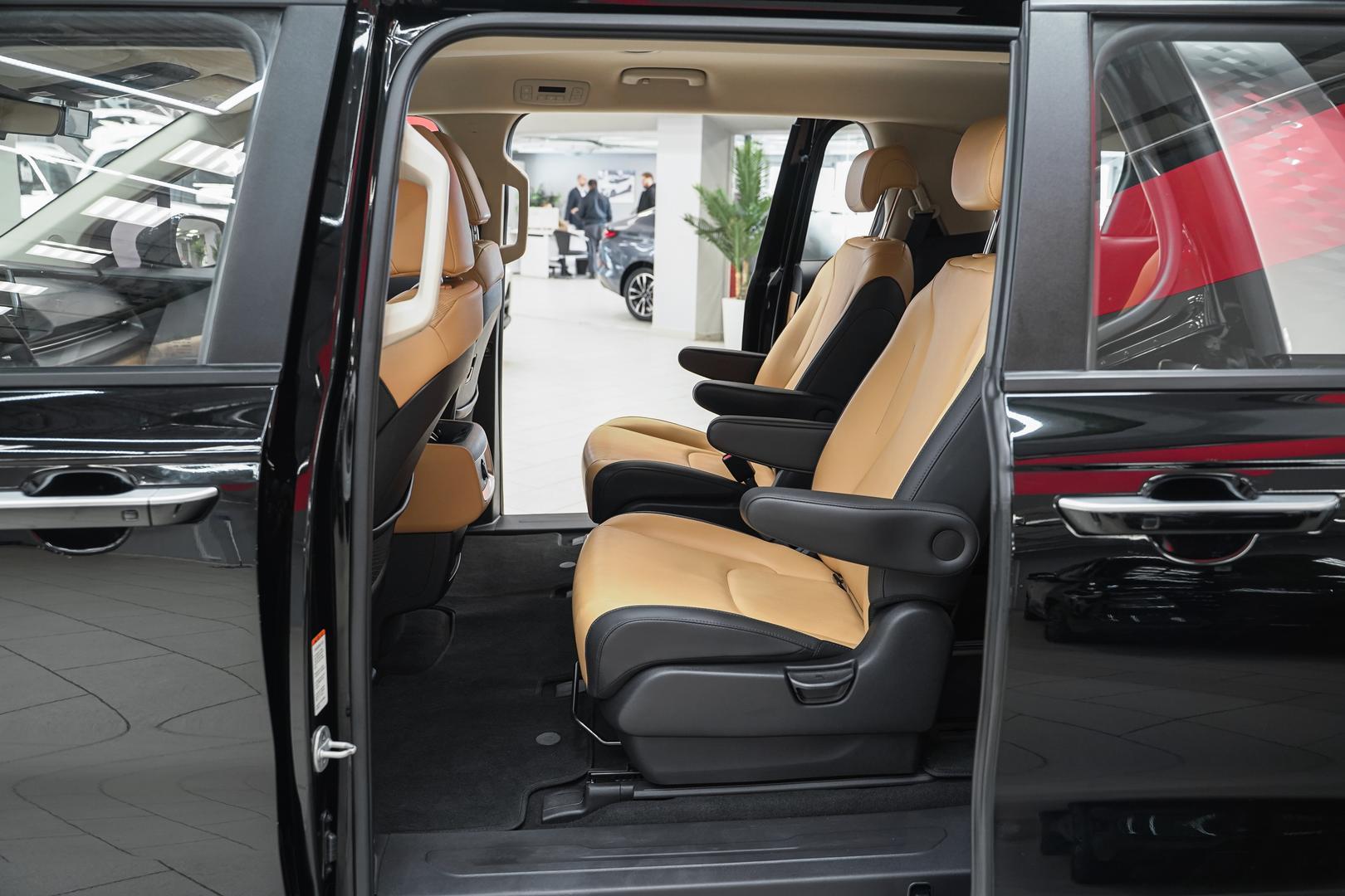 Kia Carnival 2021, черный, ДЦ Орехово