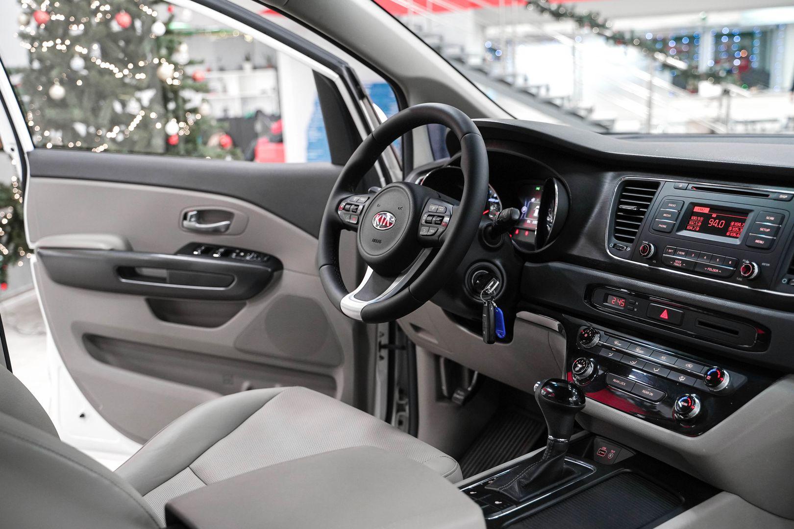 Kia Carnival 2016, белый, ДЦ Орехово