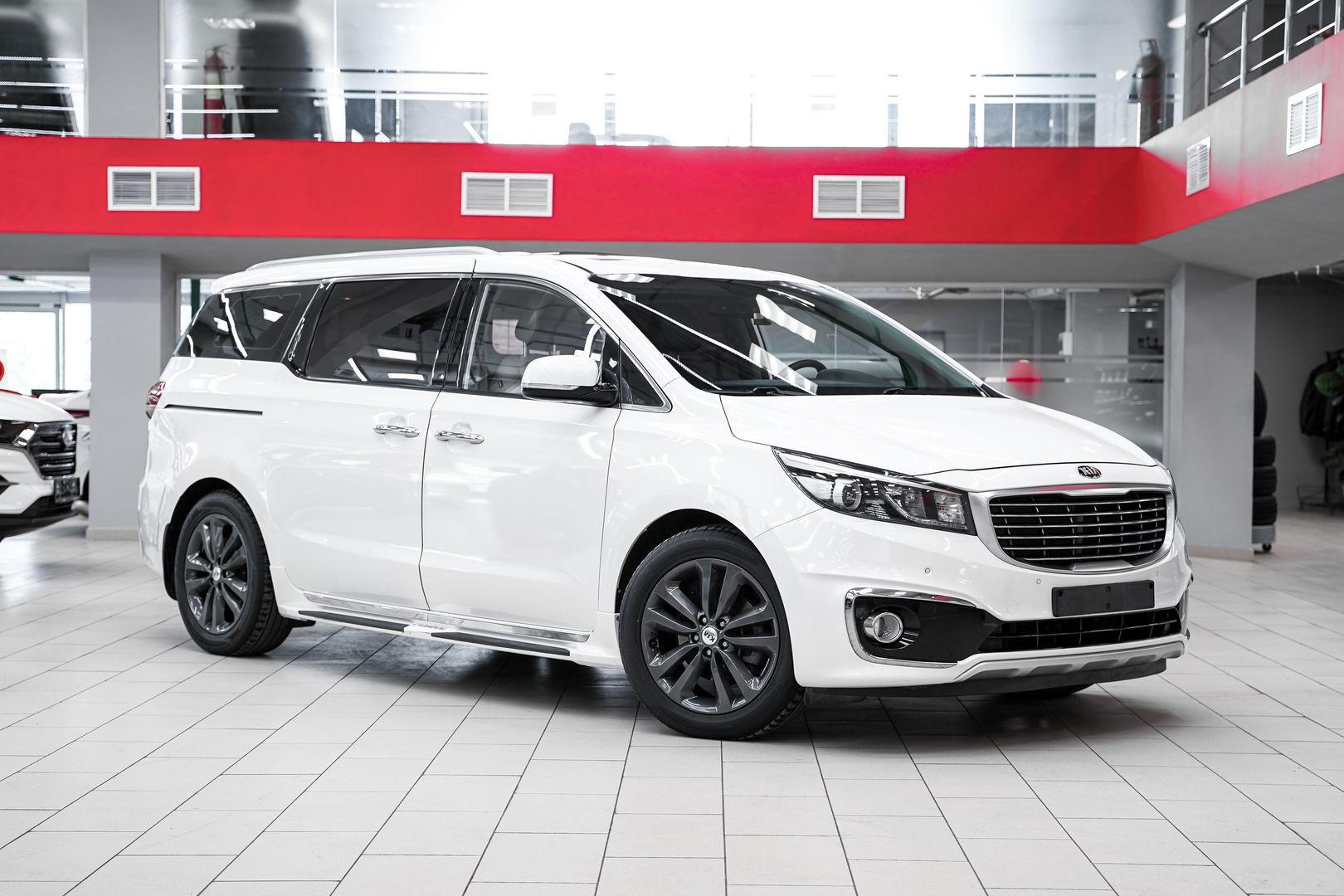 Kia Carnival 2017, белый, ДЦ Орехово