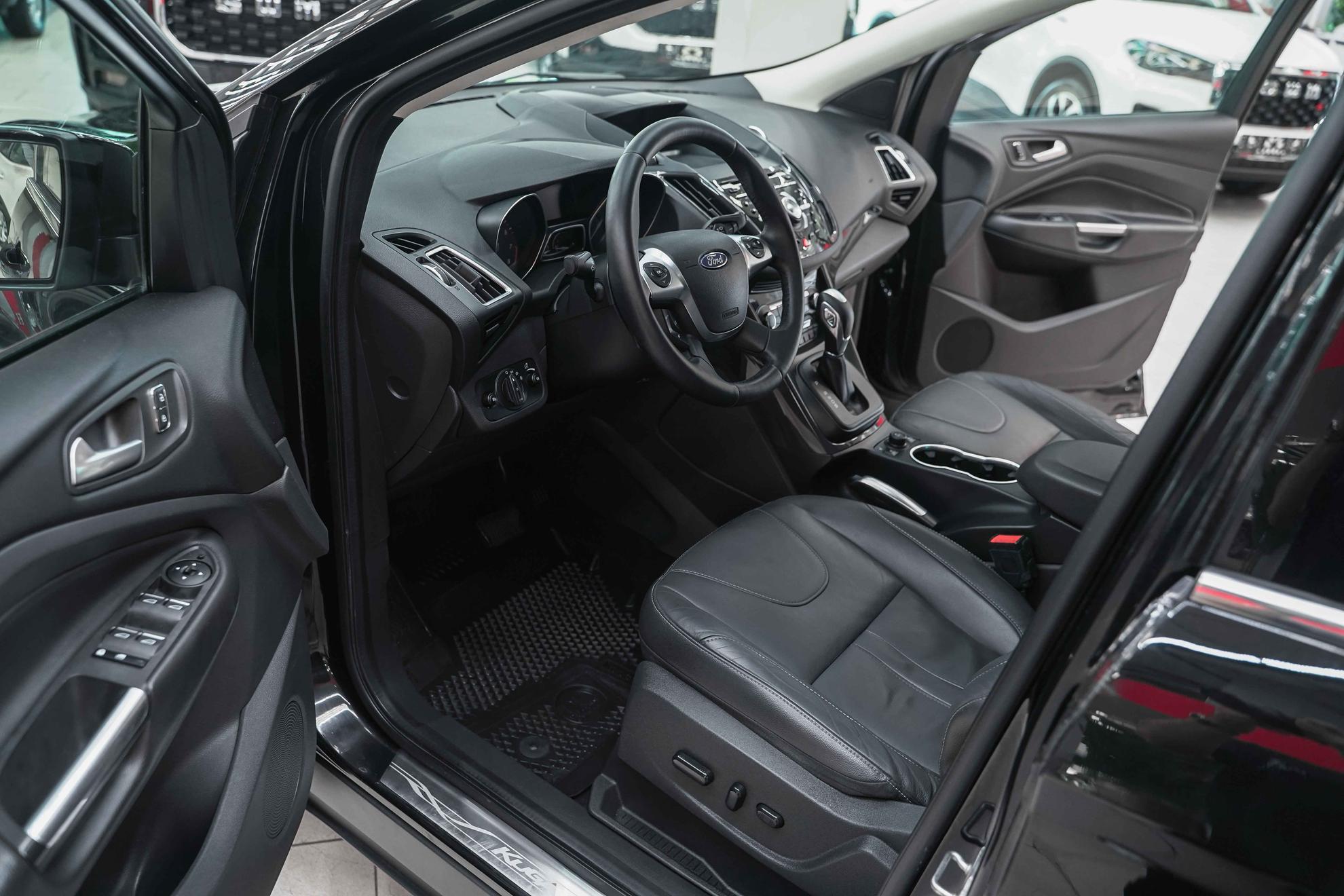 Ford Kuga 2016, черный, ДЦ Орехово