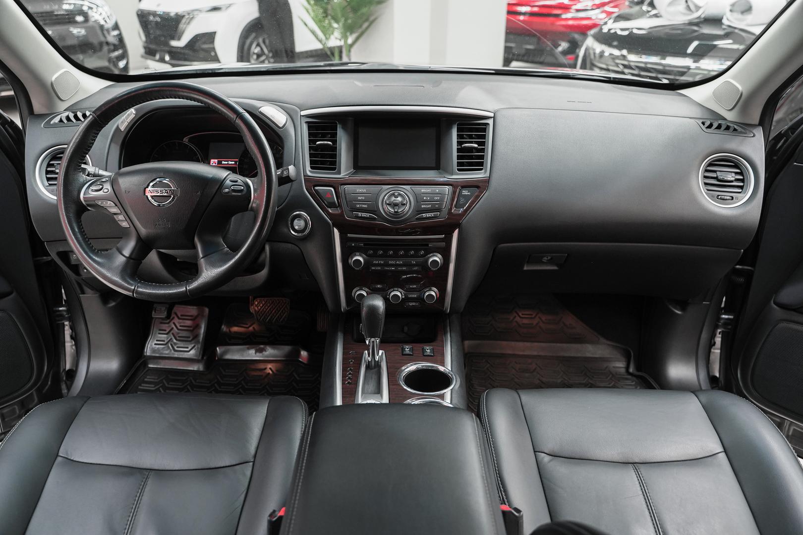 Nissan Pathfinder 2016, серый, ДЦ Орехово