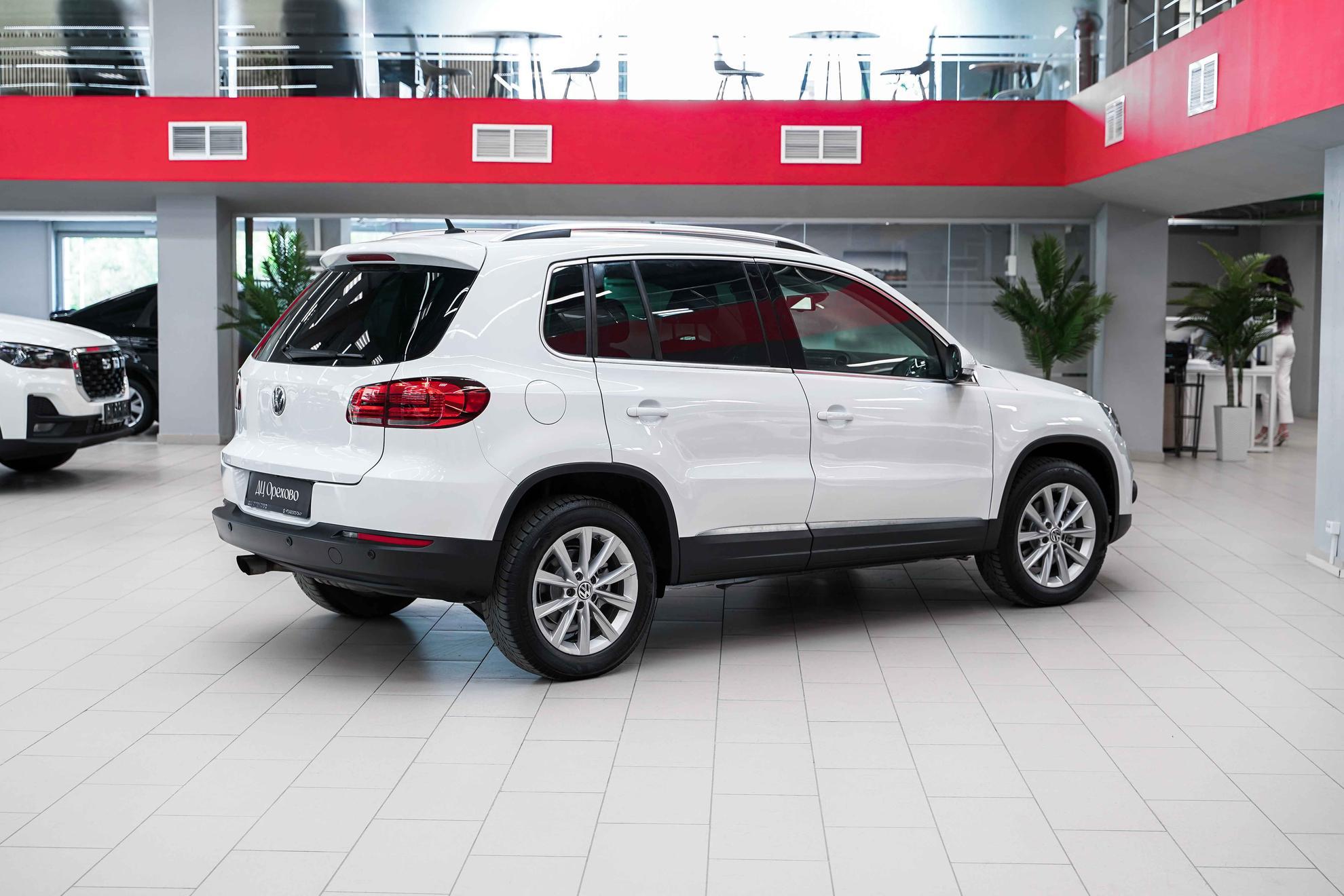 Volkswagen Tiguan 2015, белый, ДЦ Орехово