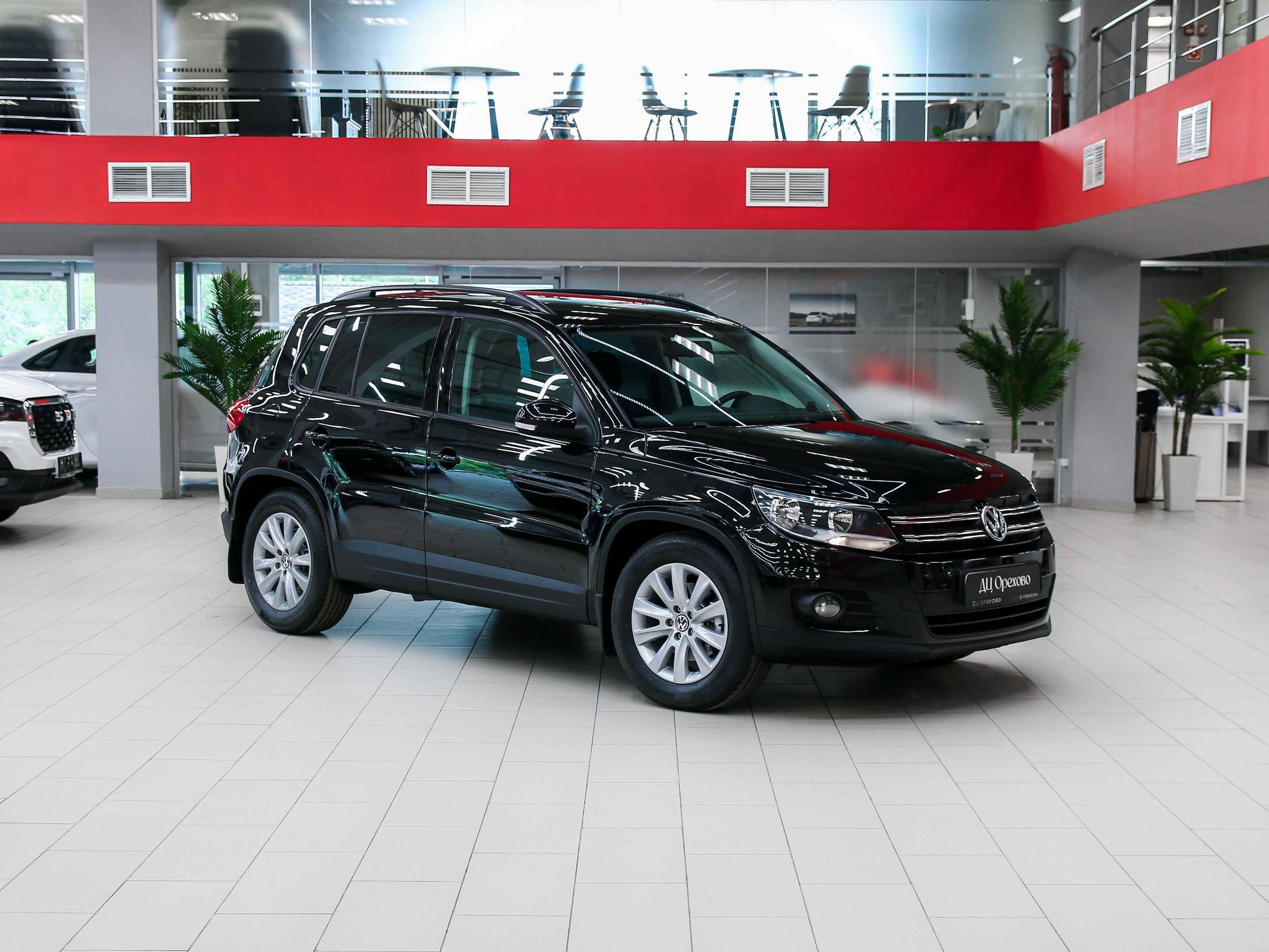 Volkswagen Tiguan 2012, черный, ДЦ Орехово