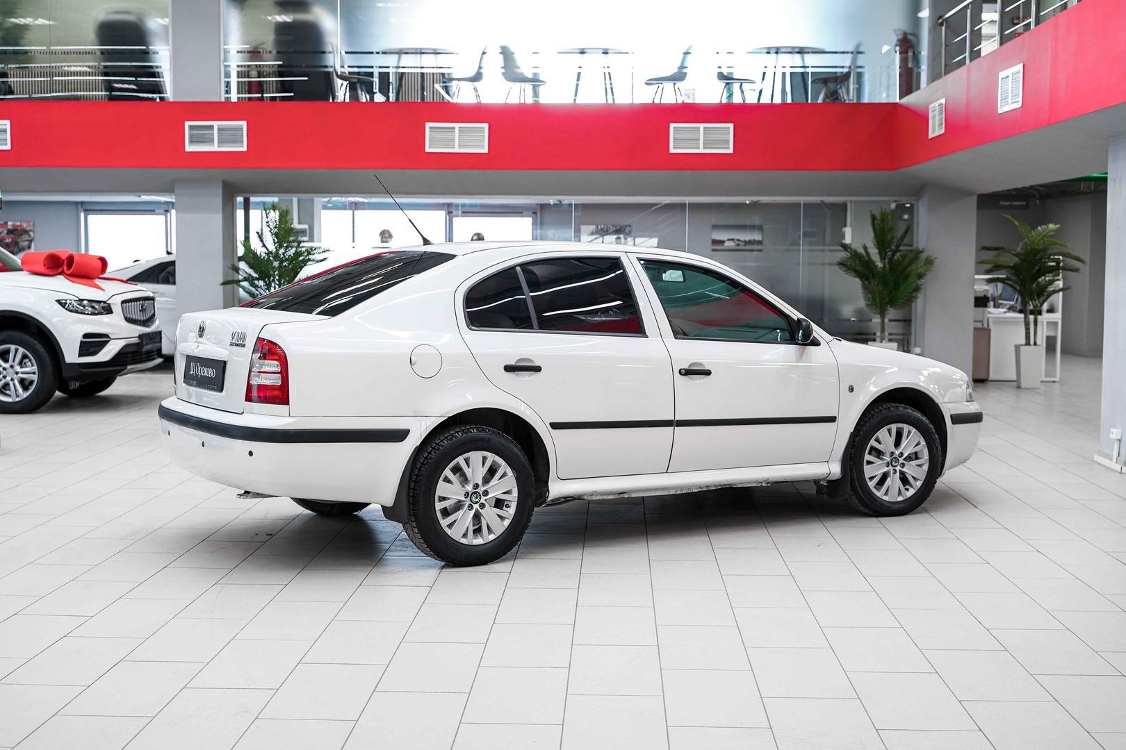 Skoda Octavia 2008, белый, ДЦ Орехово