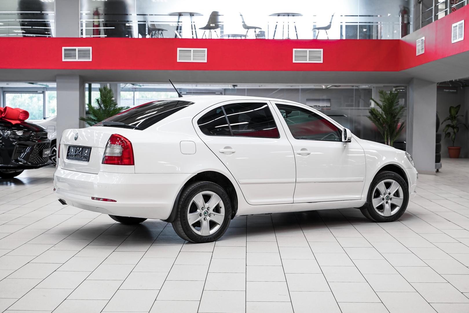 Skoda Octavia 2011, белый, ДЦ Орехово