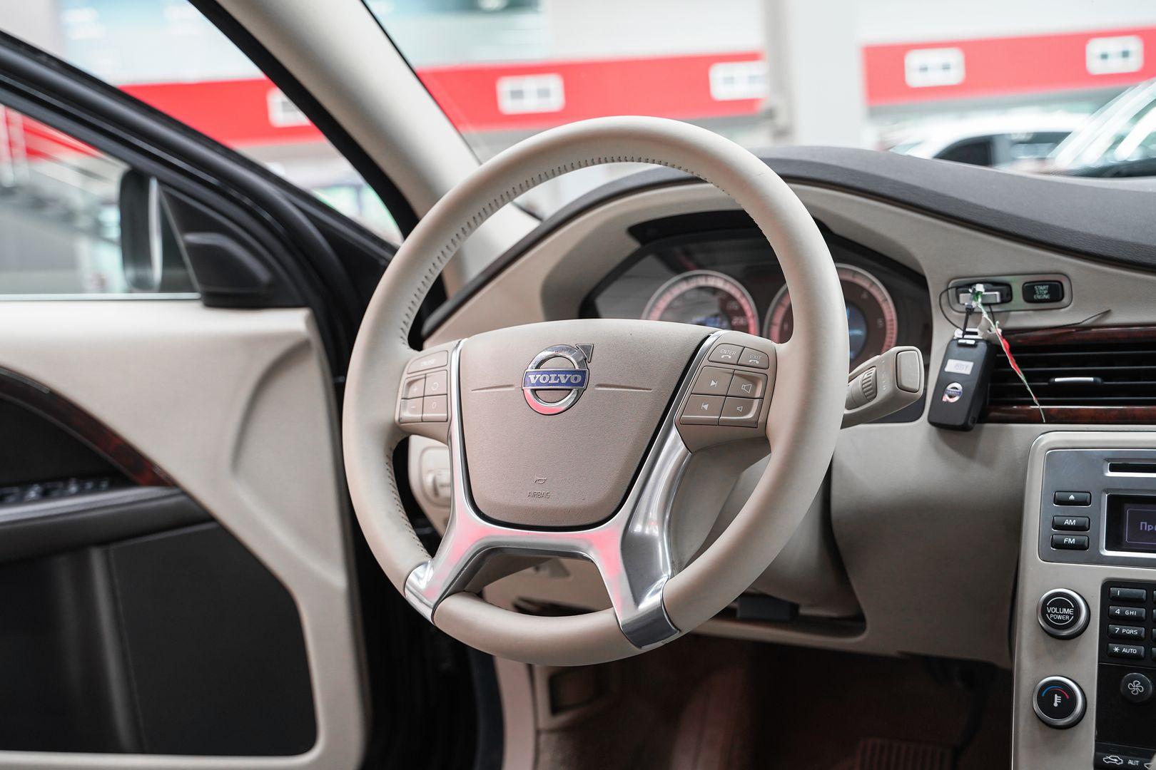 Volvo XC70 2011, черный, ДЦ Орехово