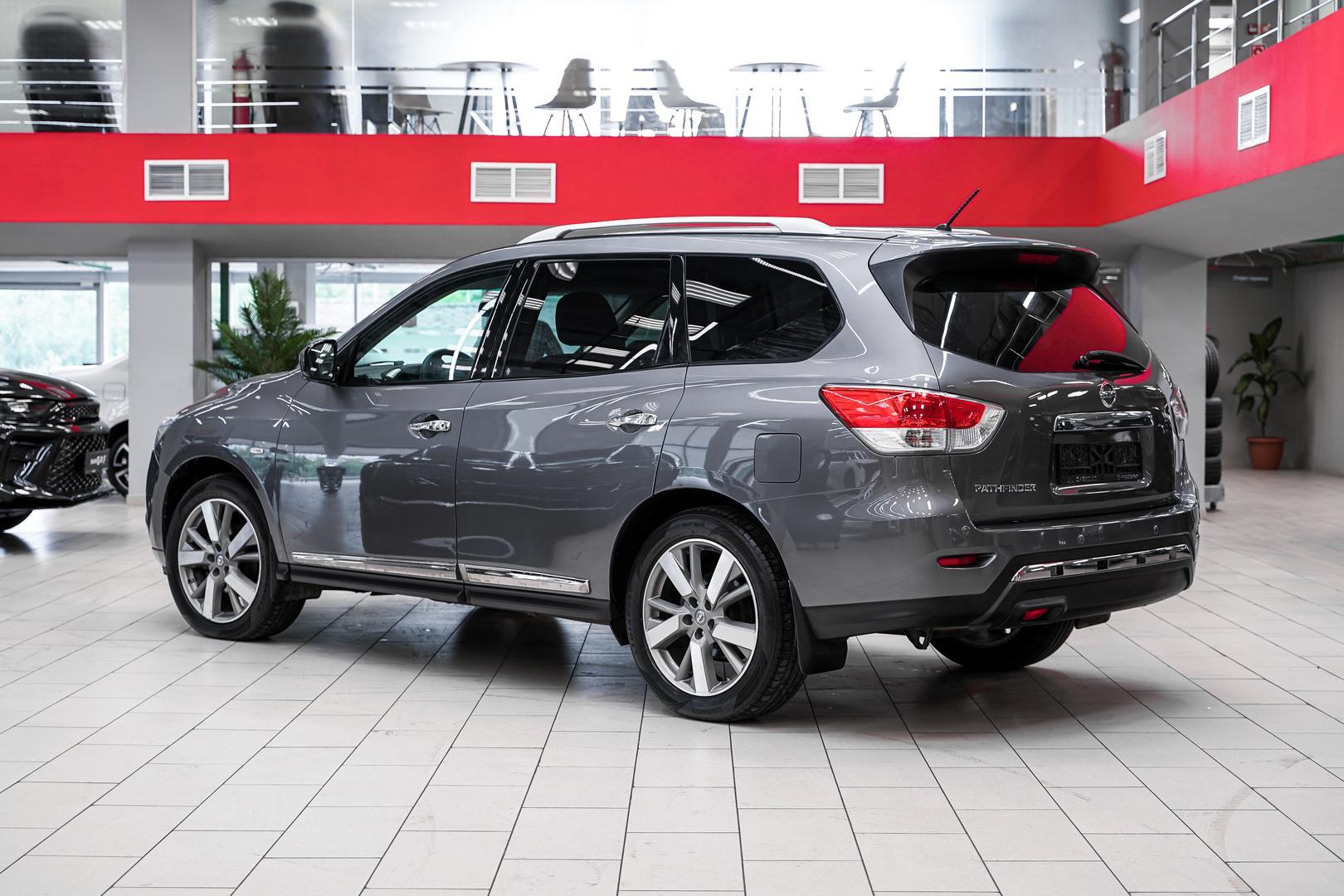 Nissan Pathfinder 2015, серый, ДЦ Орехово