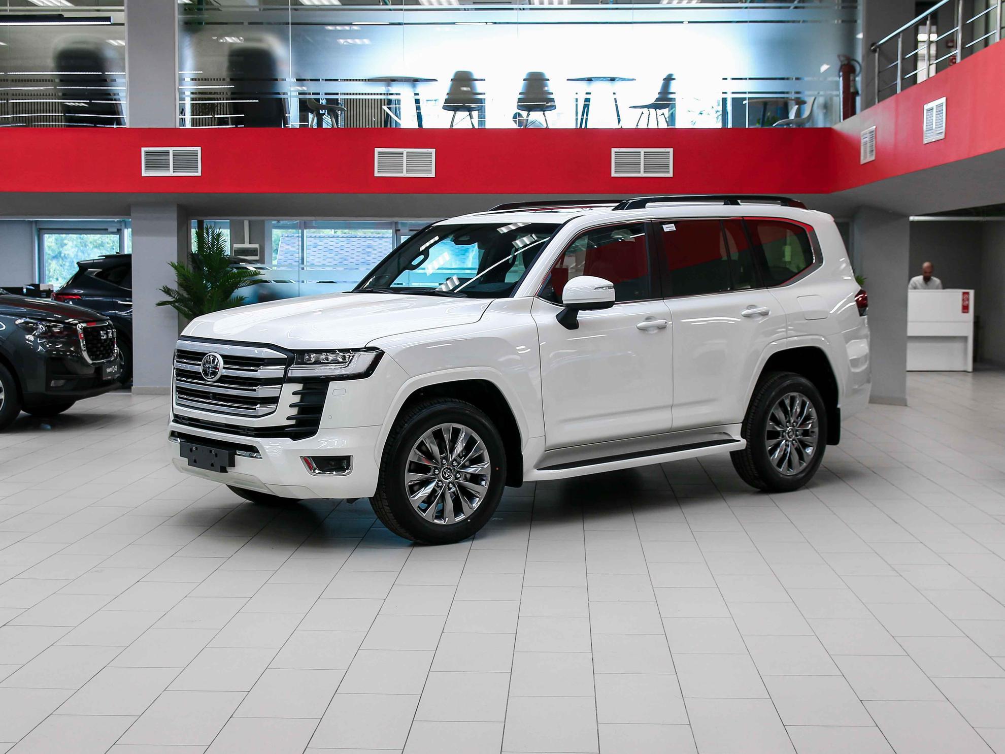 Toyota Land Cruiser 2026, белый, ДЦ Орехово