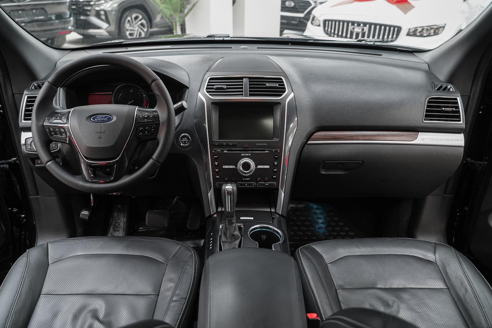 Ford Explorer 2016, черный, ДЦ Орехово