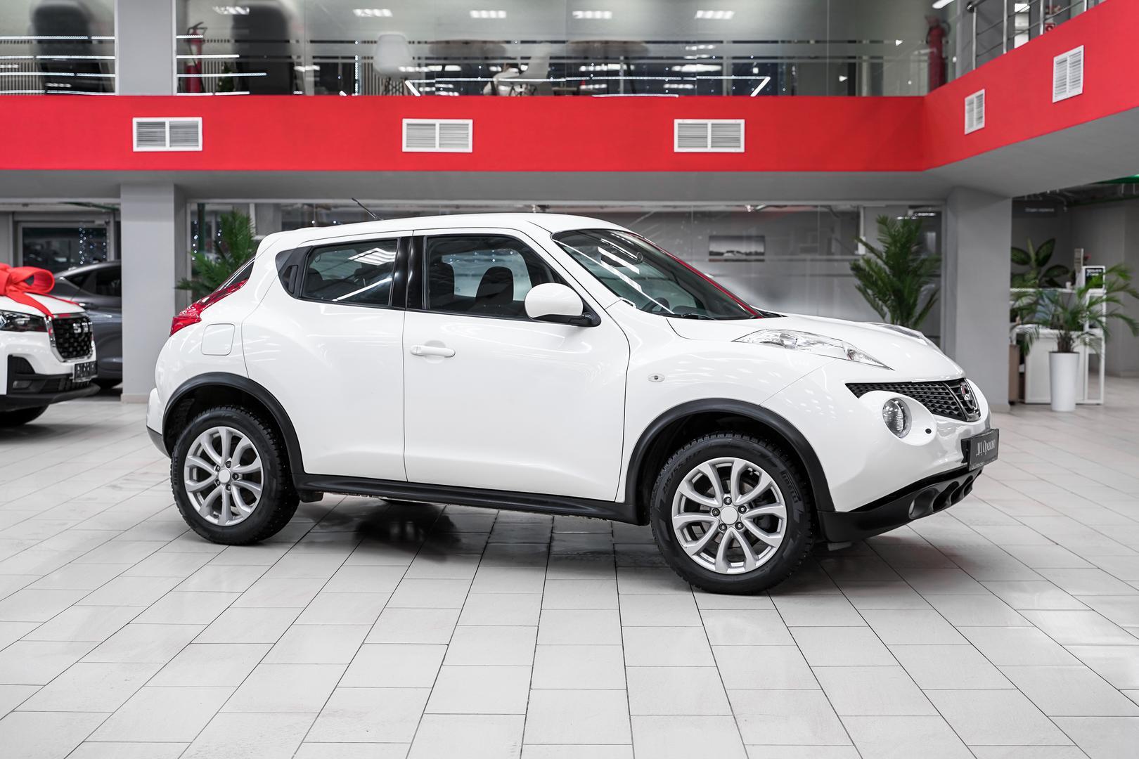 Nissan Juke 2013, белый, ДЦ Орехово
