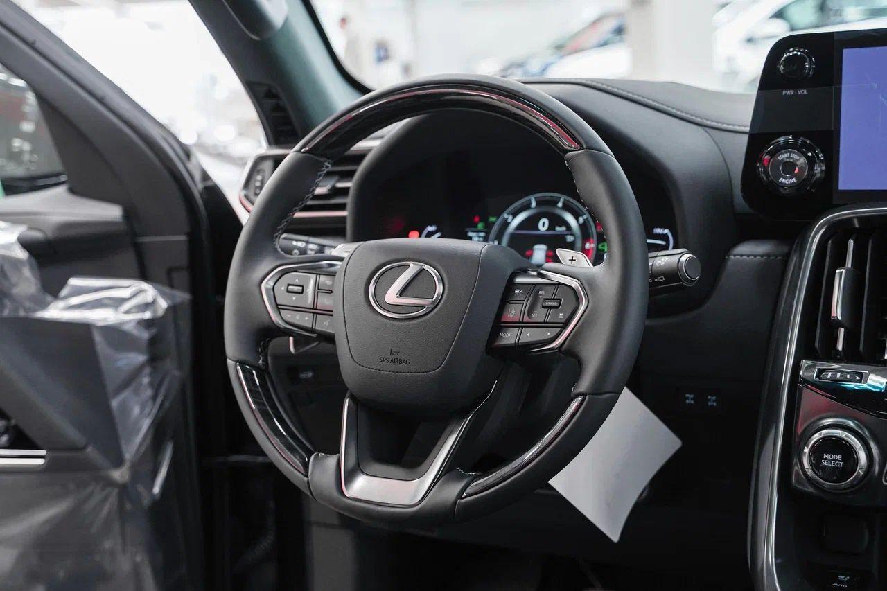 Lexus LX 2024, черный, ДЦ Орехово