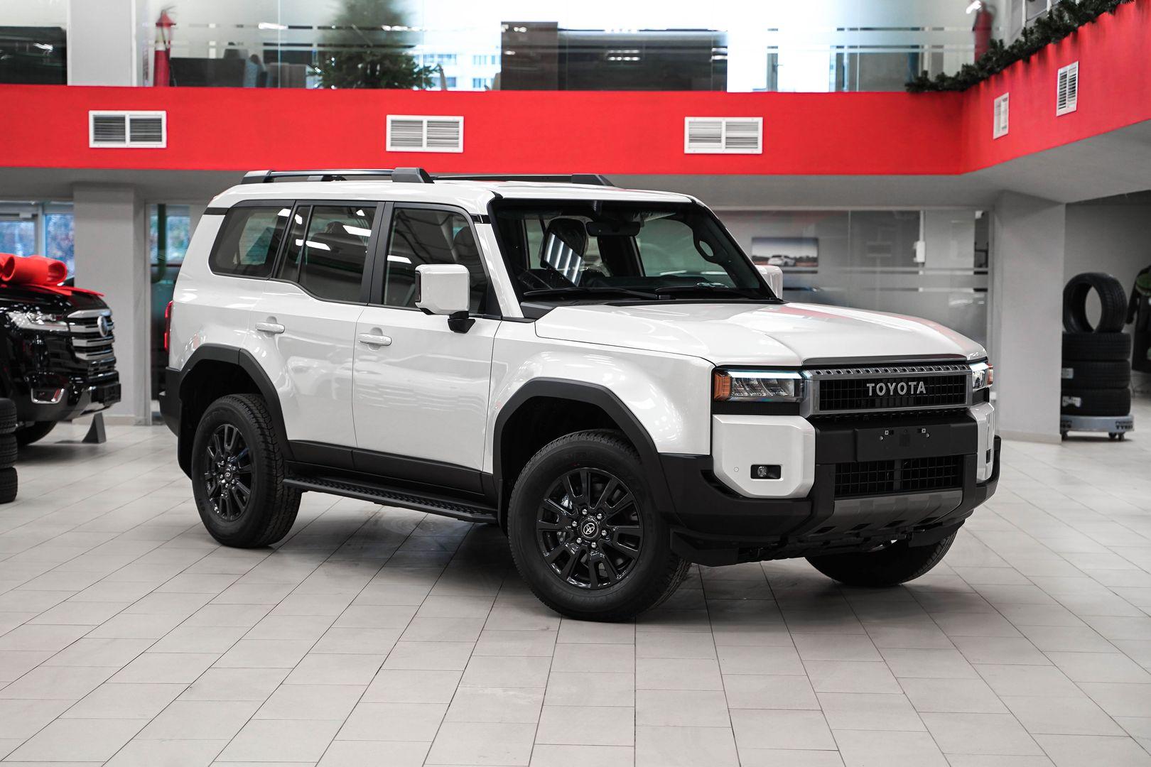 Toyota Land Cruiser Prado 2024, белый, ДЦ Орехово