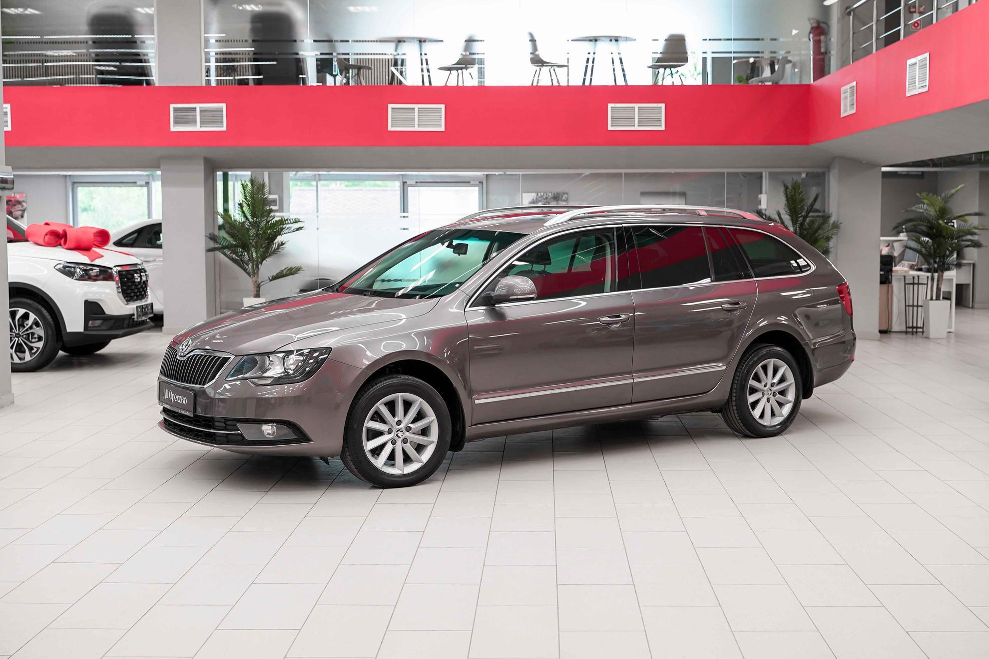 Skoda Superb 2014, бежевый, ДЦ Орехово