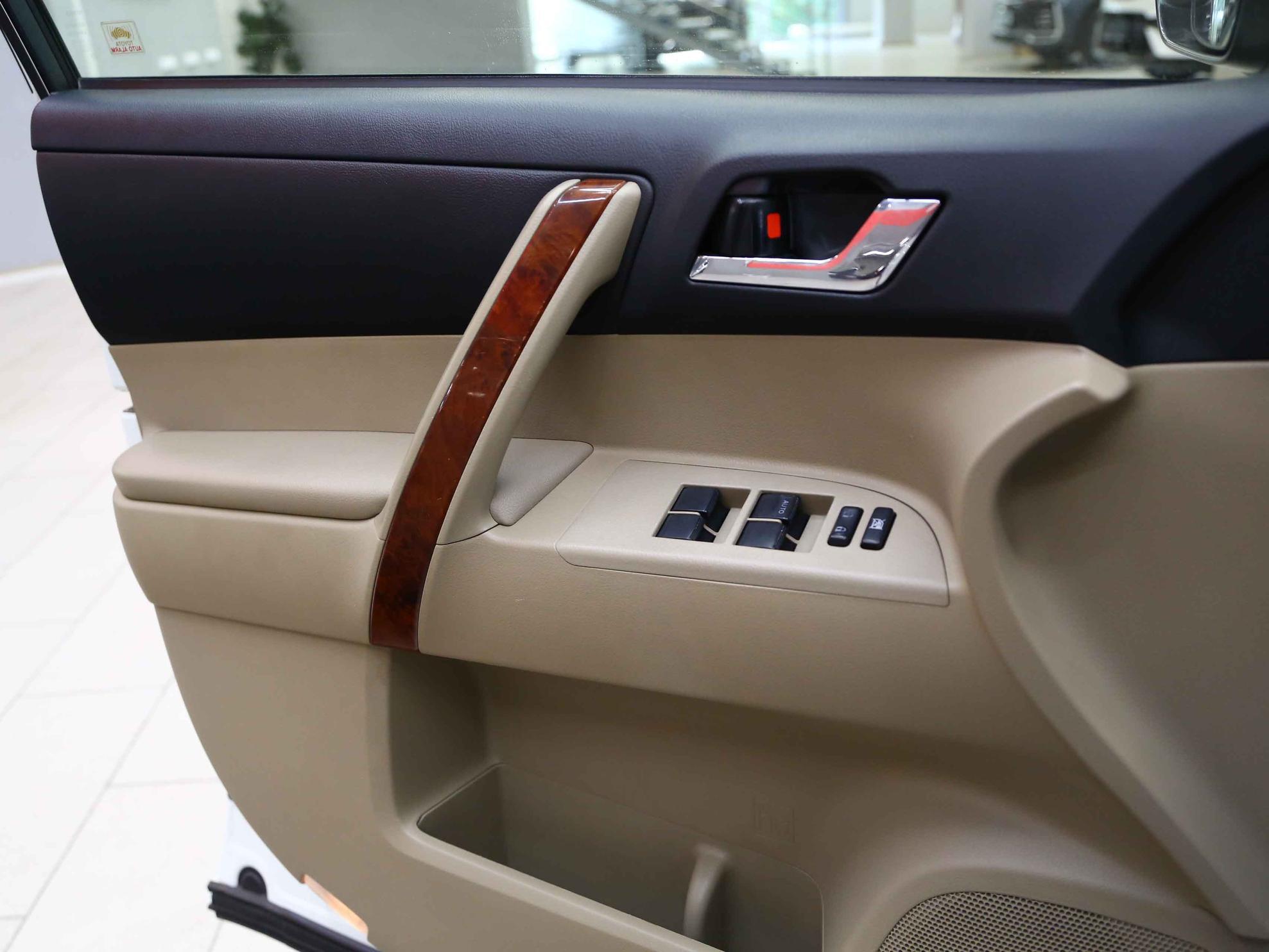 Toyota Highlander 2012, белый, ДЦ Орехово