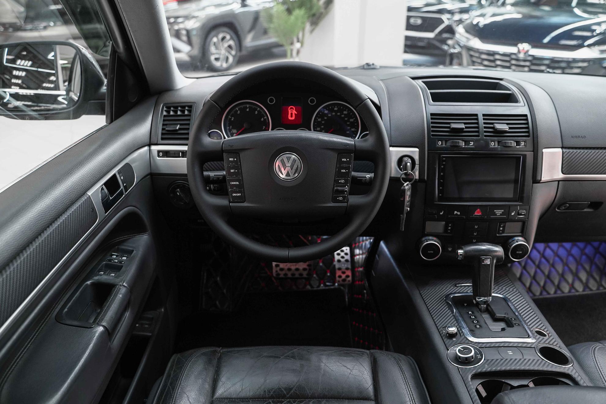 Volkswagen Touareg 2004, черный, ДЦ Орехово