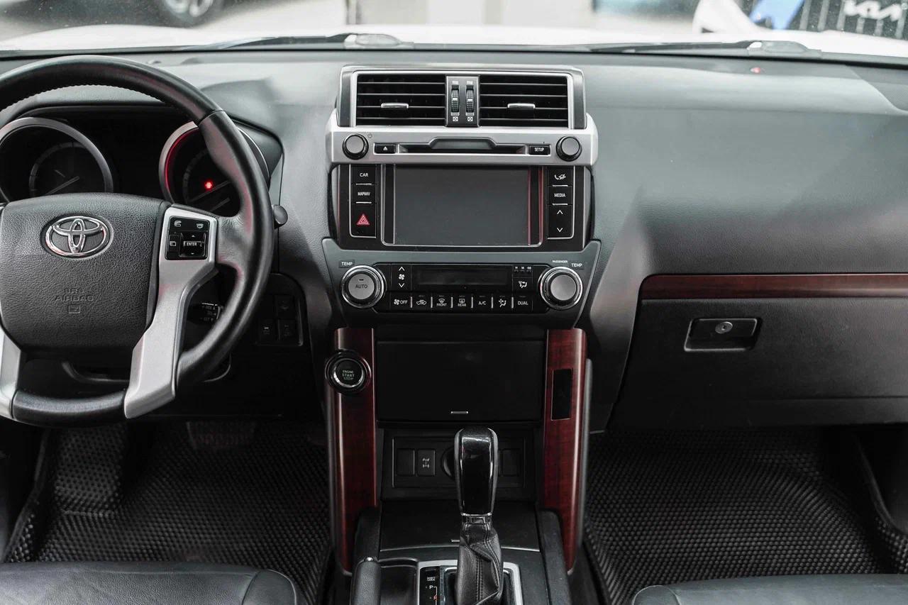 Toyota Land Cruiser Prado 2016, белый, ДЦ Орехово