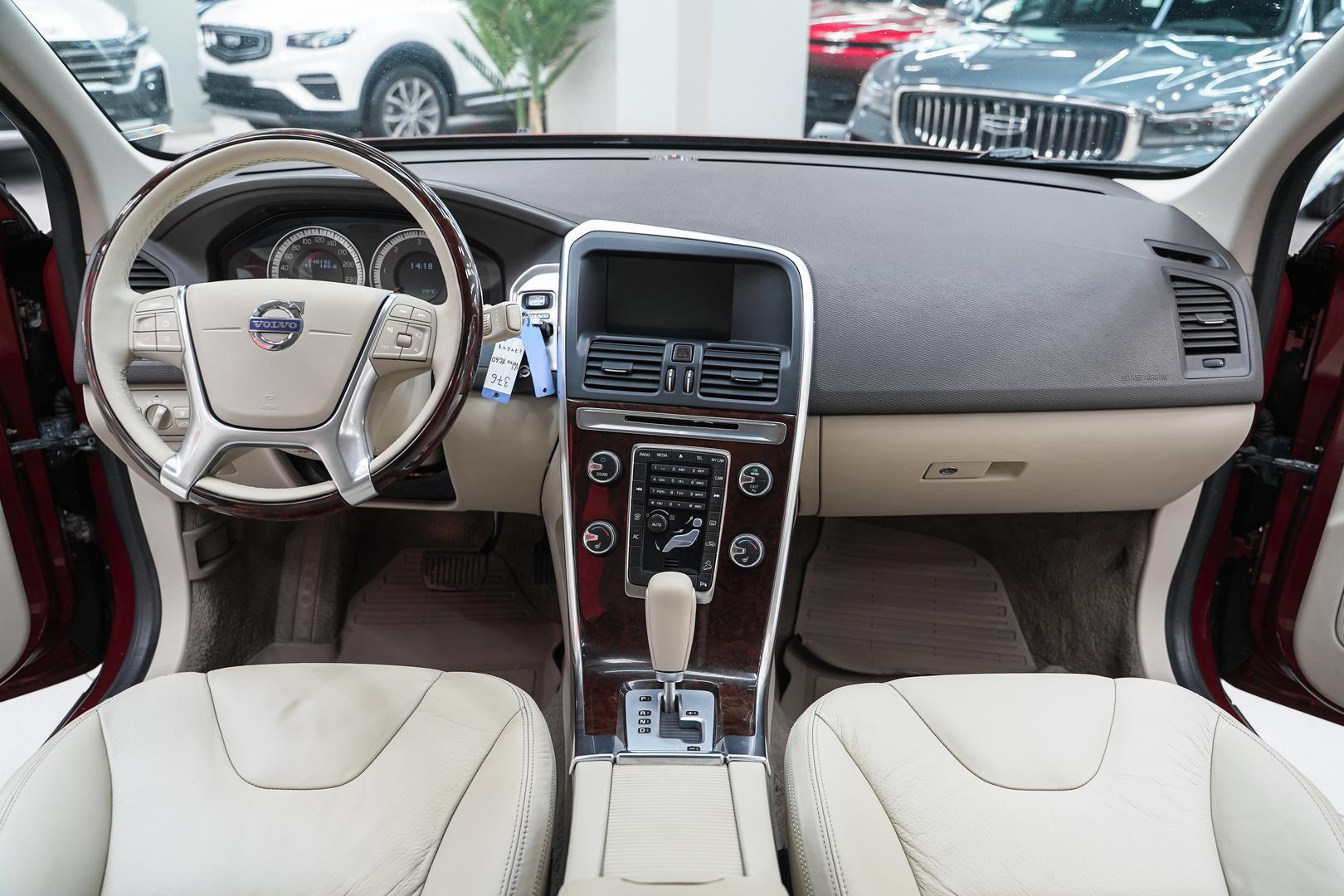 Volvo XC60 2011, красный, ДЦ Орехово
