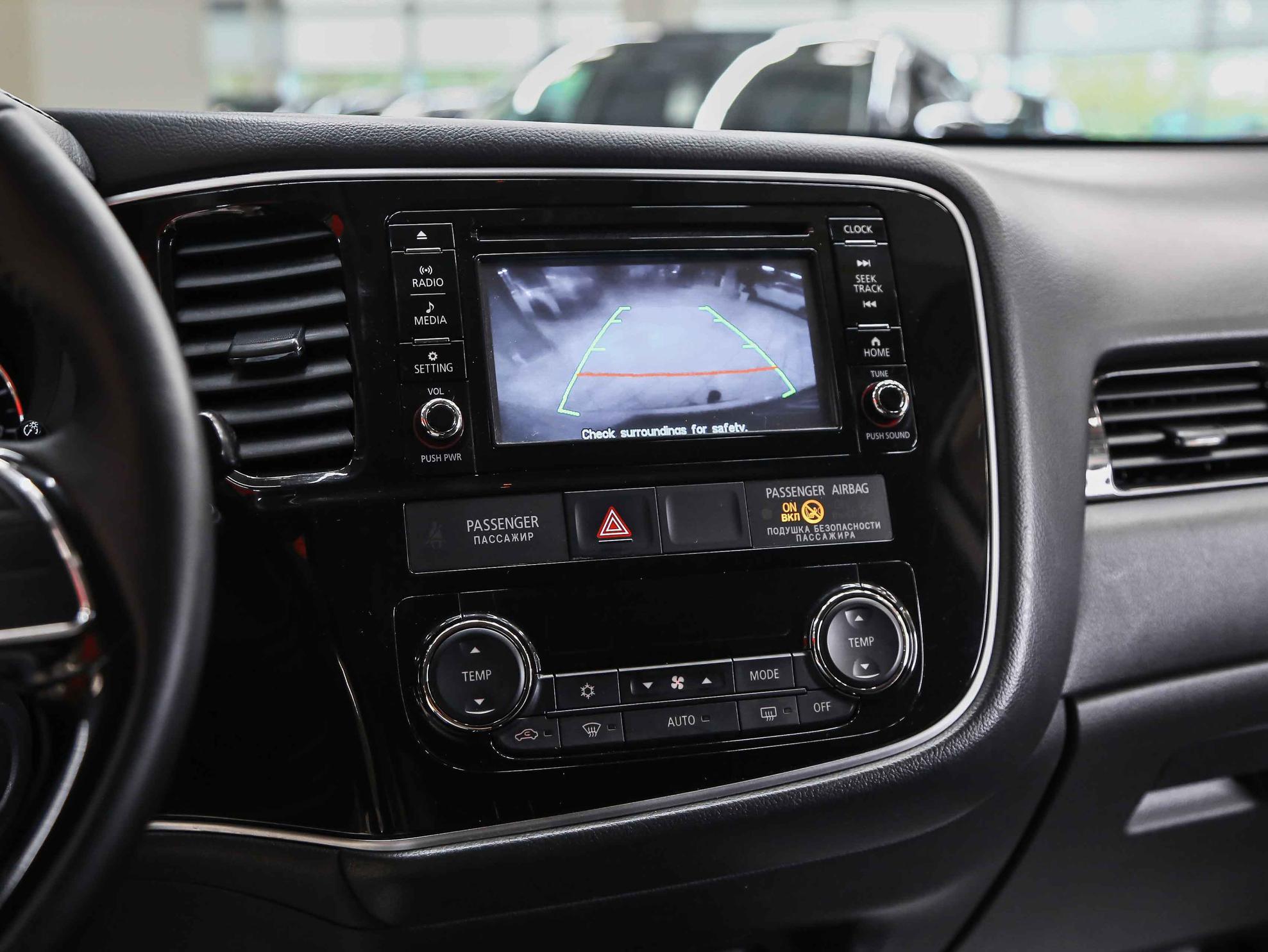 Mitsubishi Outlander 2017, белый, ДЦ Орехово