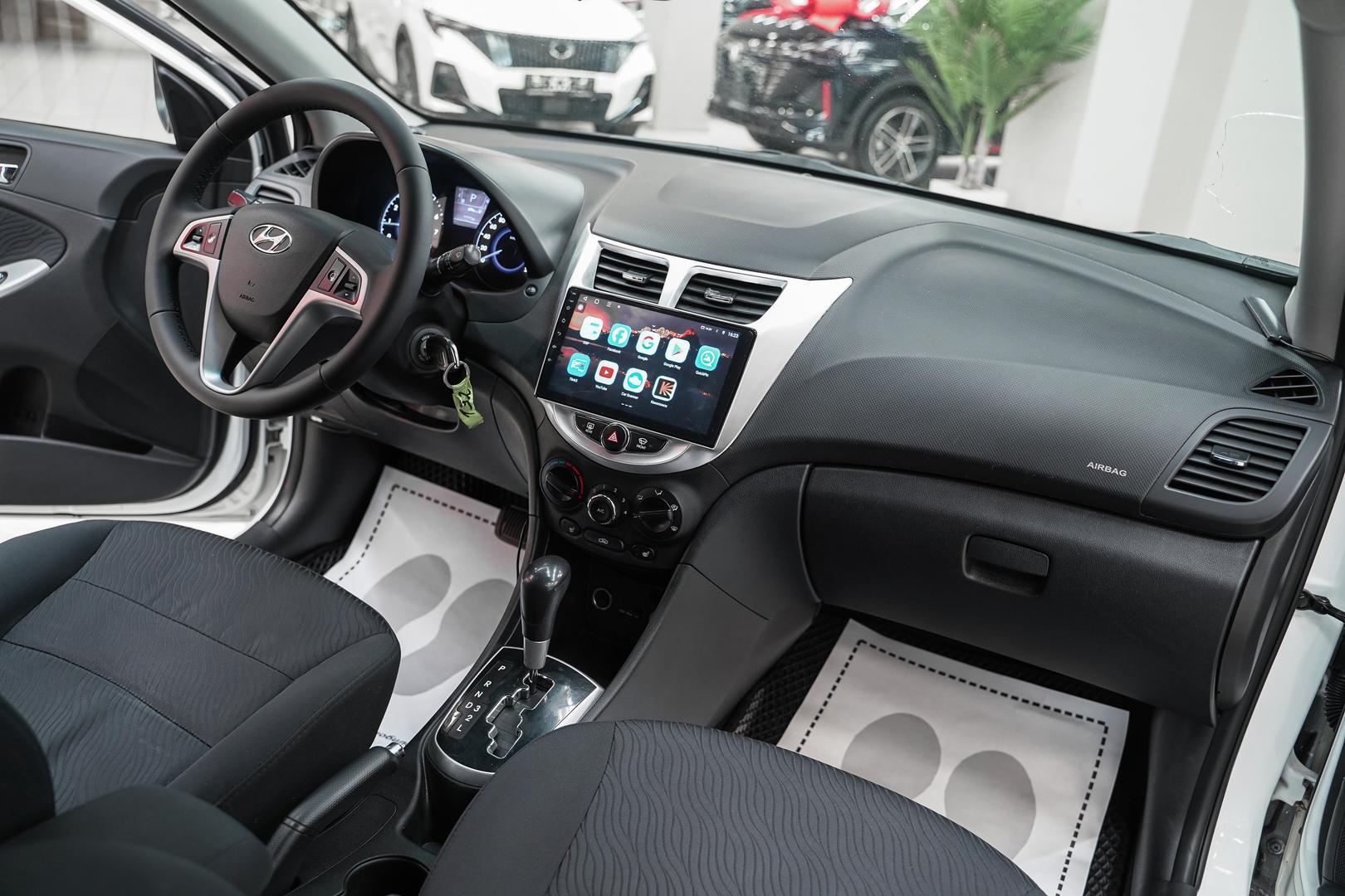 Hyundai Solaris 2014, белый, ДЦ Орехово
