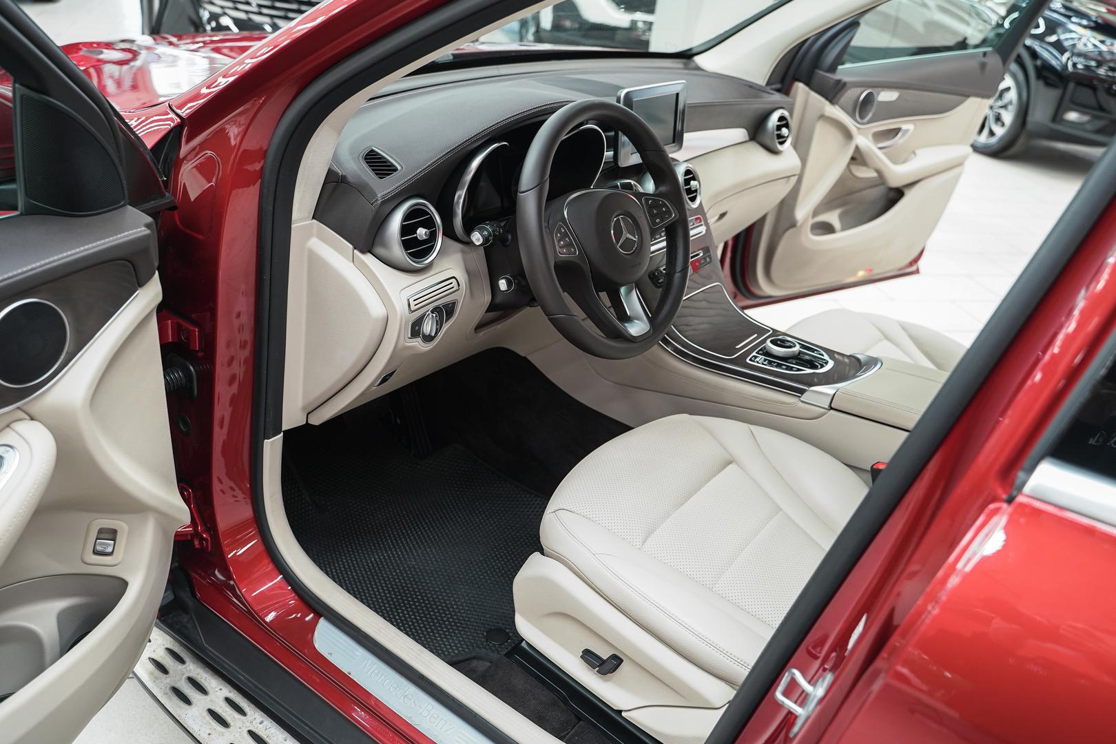 Mercedes-Benz GLC 2017, красный, ДЦ Орехово